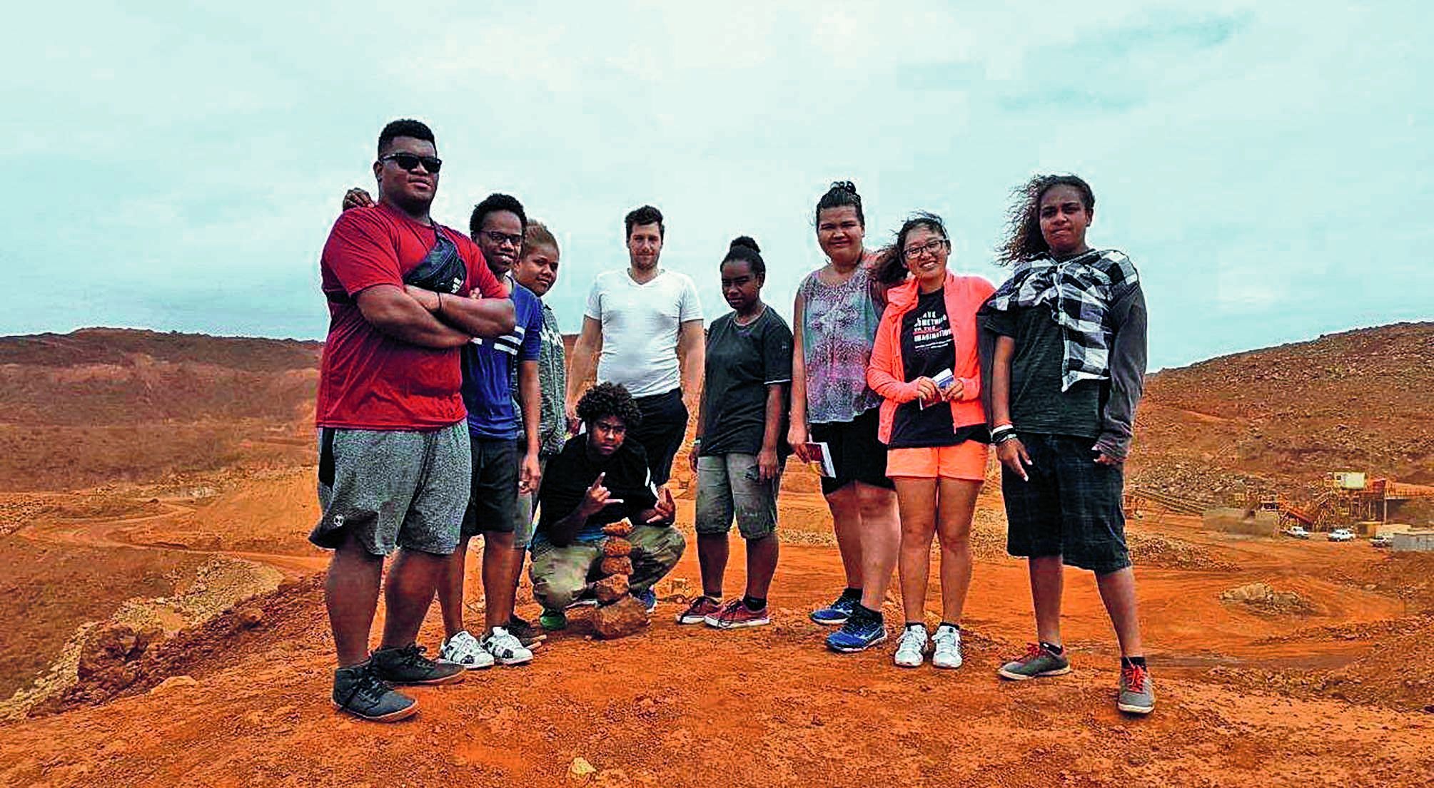Echanges bilingues, baignade à la cascade de Ciu, visite d’un site minier et découverte de la vie en tribu étaient au menu des élèves fidjiens accueillis au collège de Canala. Le séjour s’est achevé à Nouméa par des activités de plein air mais aussi la vi