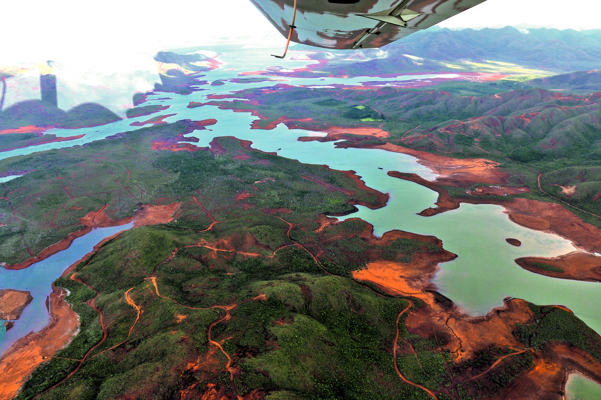 Lac de Yaté et autres lieux tristement célèbres pour  leurs grands incendies sont inscrits sur le circuit des pilotes.
