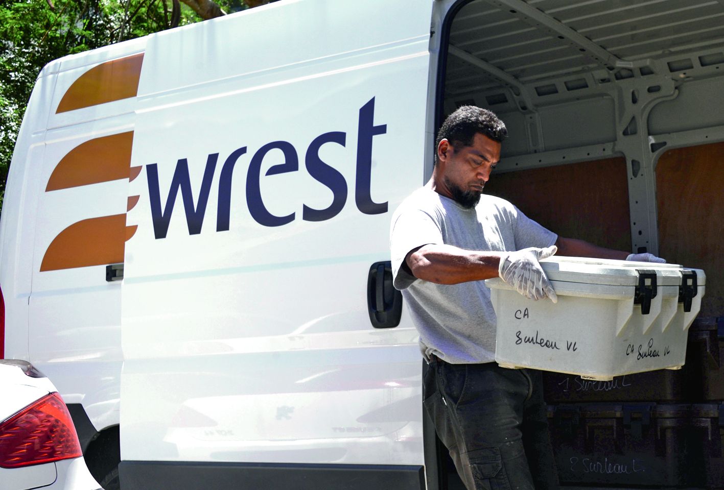 Les experts notent que Newrest a lancé un plan de rénovation. 