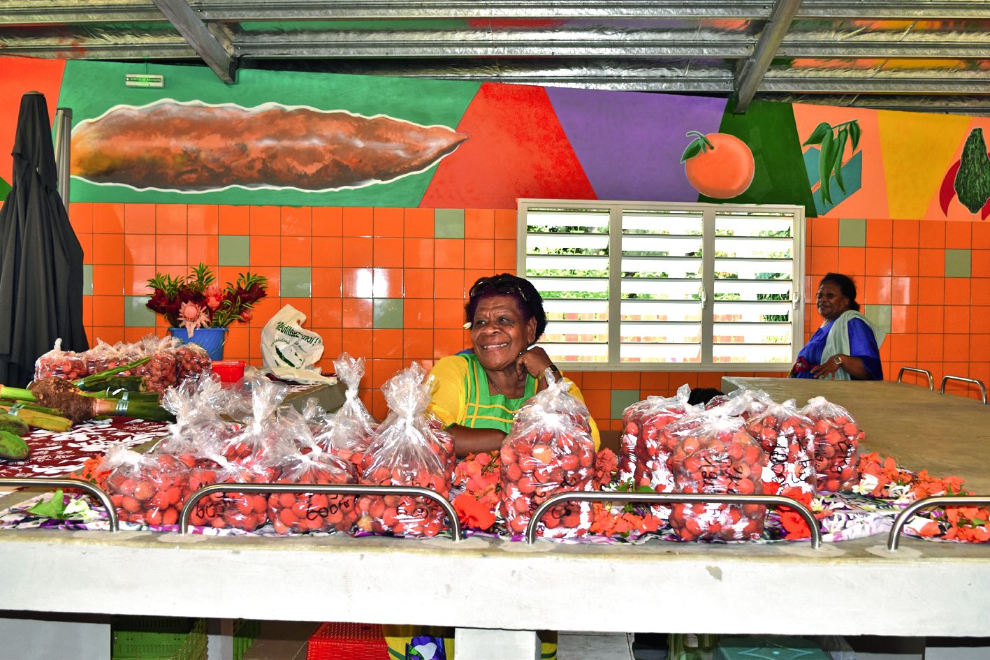 Les associations Arbofruits et Pewake i ba ont écoulé près de 3 tonnes de letchis. Photos Marie-Laure Euriboa et mairie.