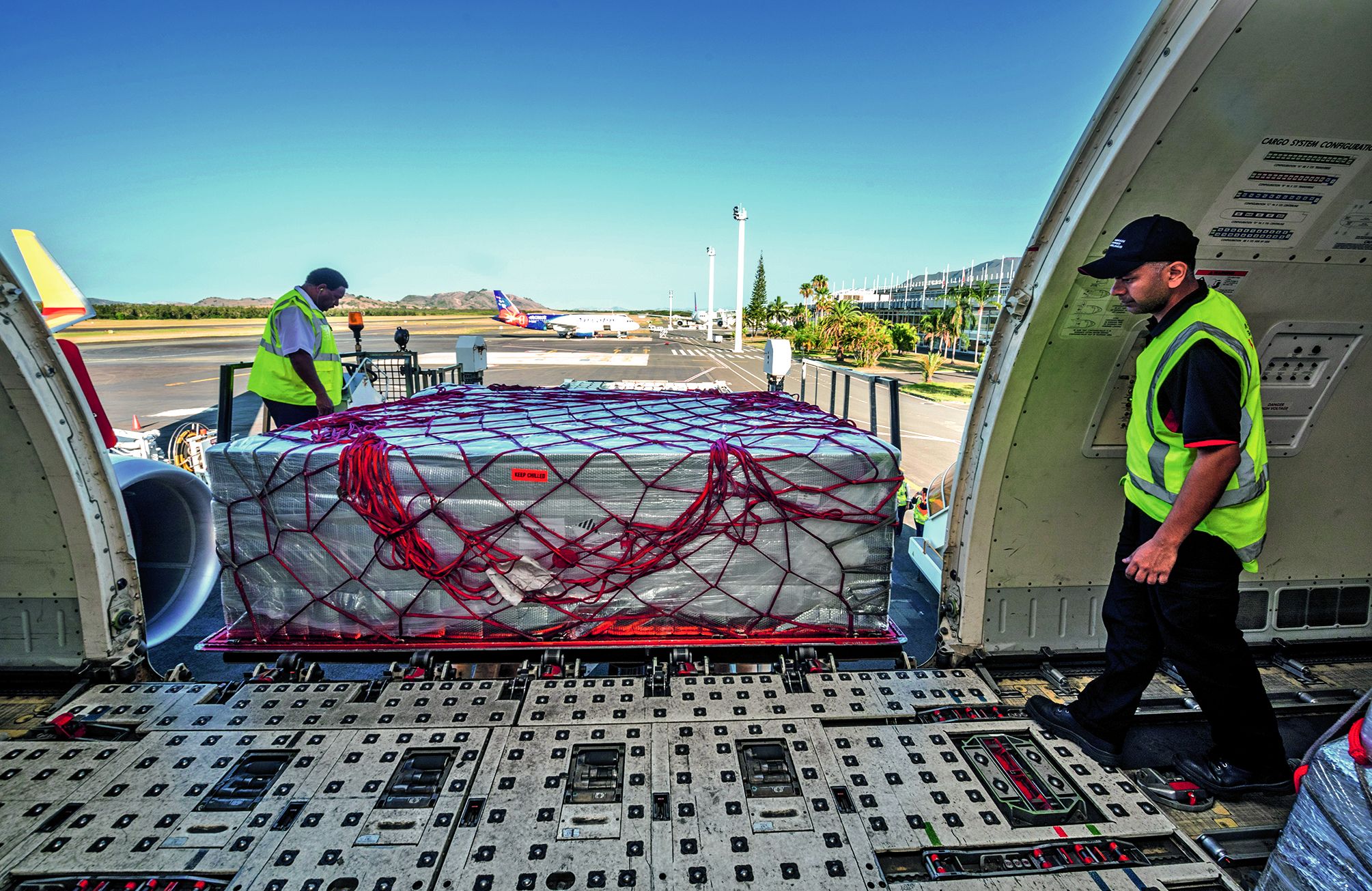 Les 50 tonnes de produits frais ont rejoint La Tontouta hier matin à 6 h 15 dans un conditionnement spécifique. 