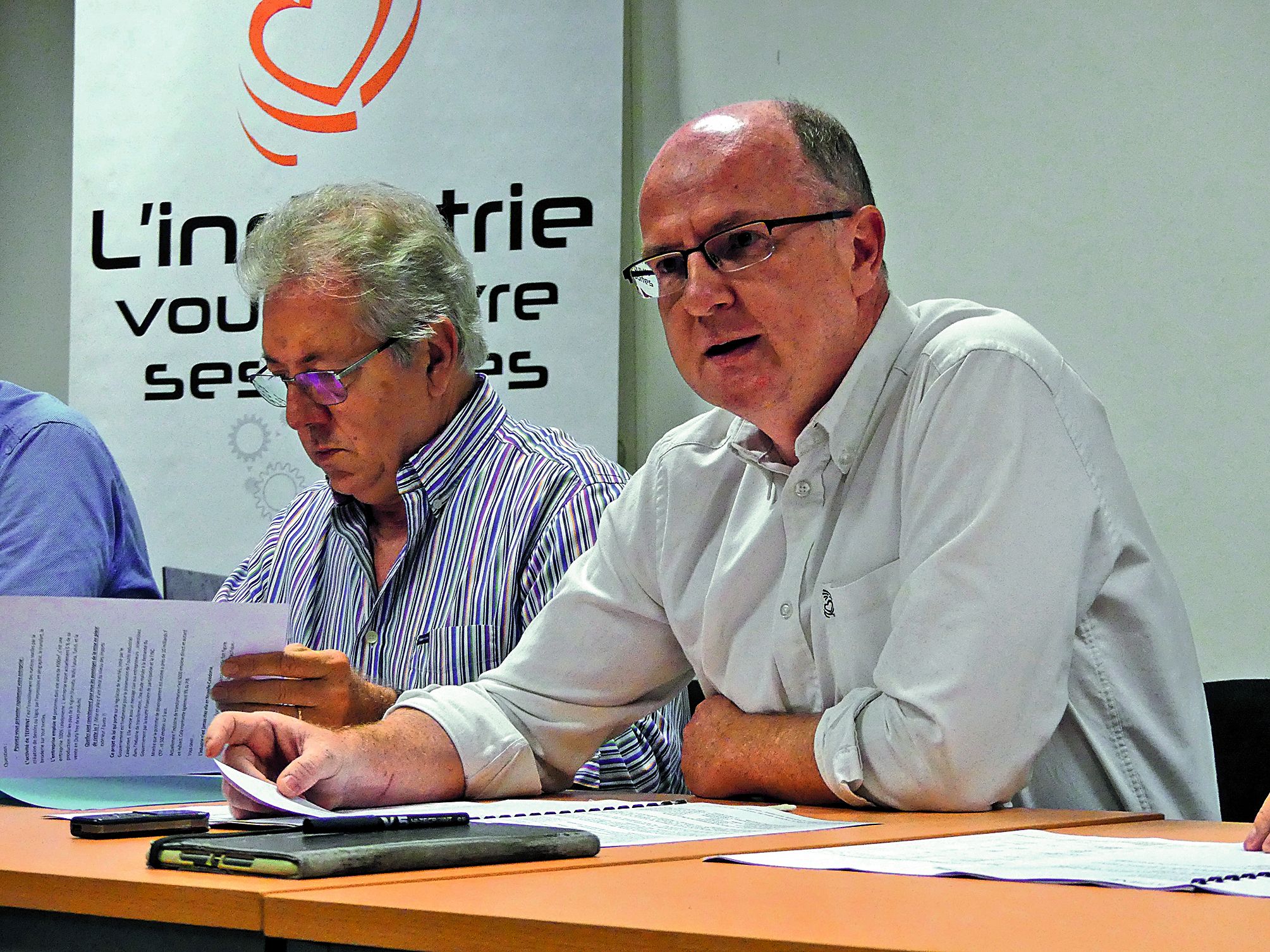 Xavier Benoist (à d.) et Carold Vassilev, président et président d’honneur de la Finc. Photo G.C.
