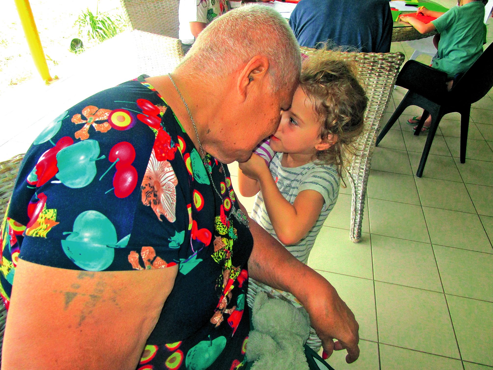 Pour le plus grand plaisir d’Olivia et de Pierre Vives, le nouveau directeur, cette rencontre a été une réussite. Les pensionnaires de la maison de retraite ont eu droit à des câlins et des petits mots gentils de la part des vacanciers.