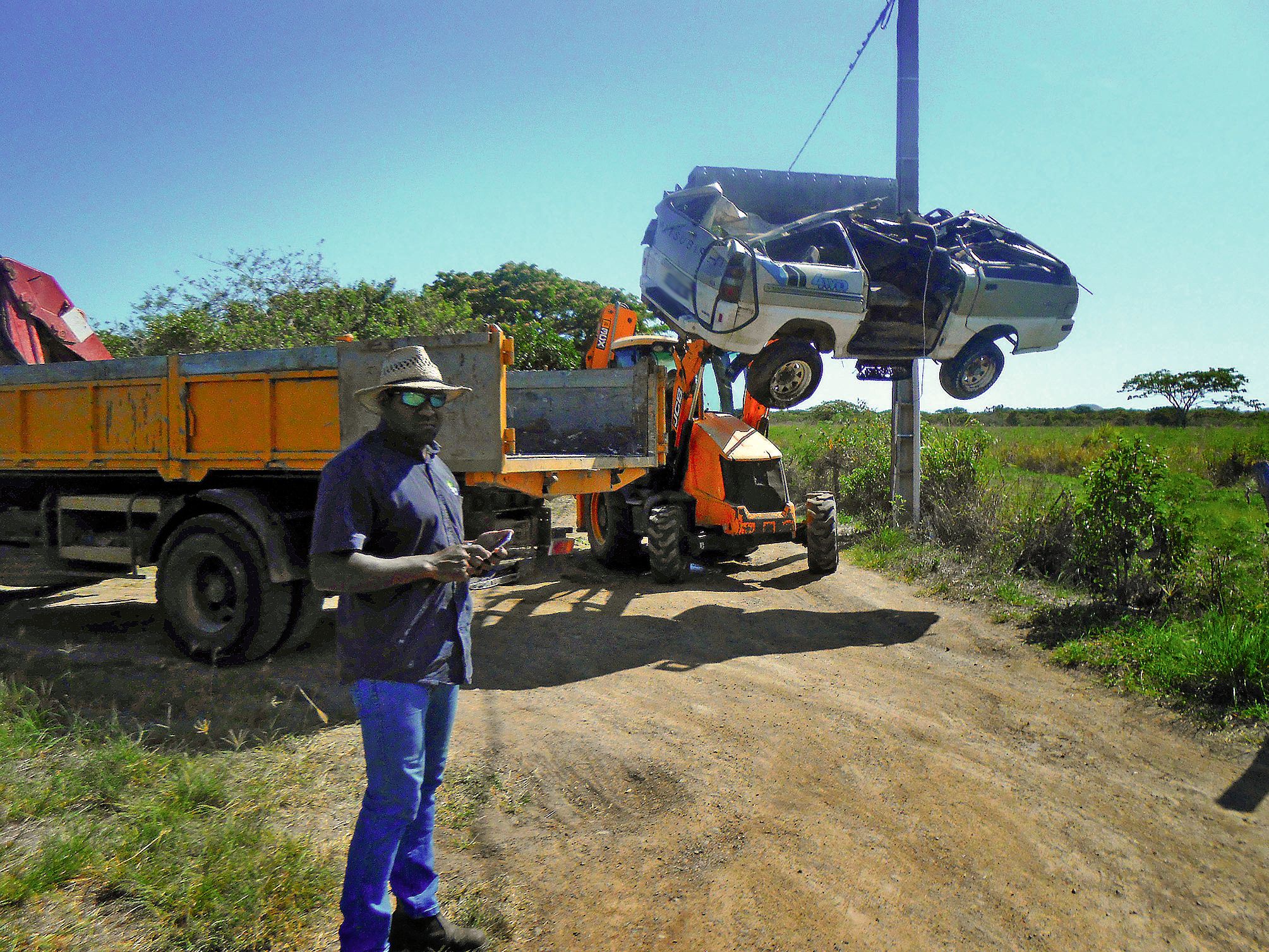 Stéphane Poiwi, conseiller municipal, a guidé l’entreprise pour les enlèvements des carcasses lors de l’opération sur la zone sud de La Foa.Photo Erwan Couapault / SIVM Sud