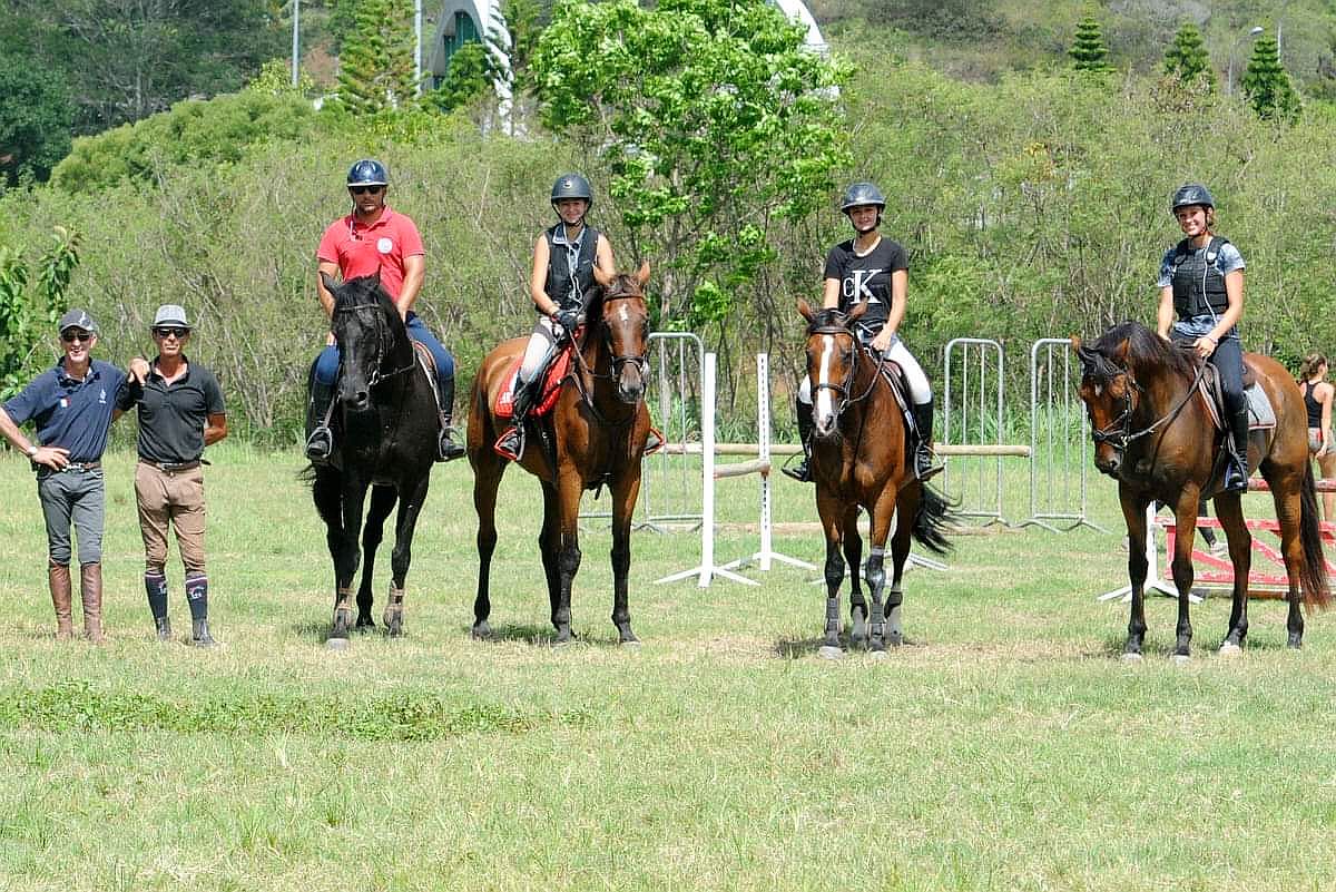 Le club de l’Étrier a également accueilli un formateur, Jean-Luc Force, ancien écuyer du Cadre Noir de Saumur et ancien cavalier médaillé aux jeux équestres mondiaux et aux championnats d’Europe. Il a assuré des stages de perfectionnement pendant quatre j