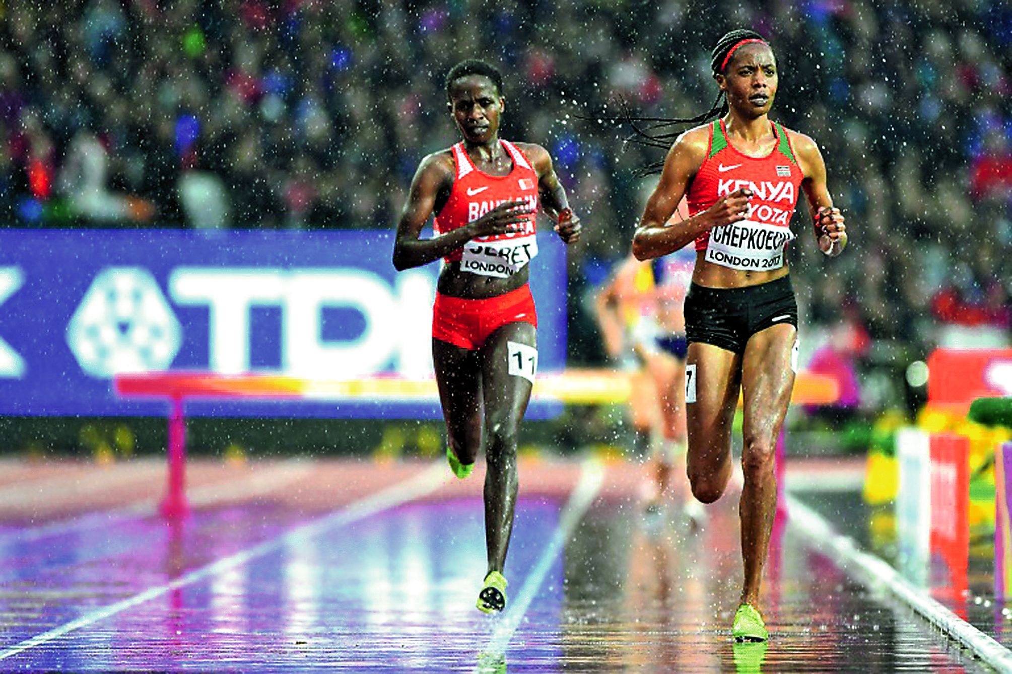 La Kényane Beatrice Chepkoech, à droite, est la nouvelle numéro un mondiale. Photo AFP