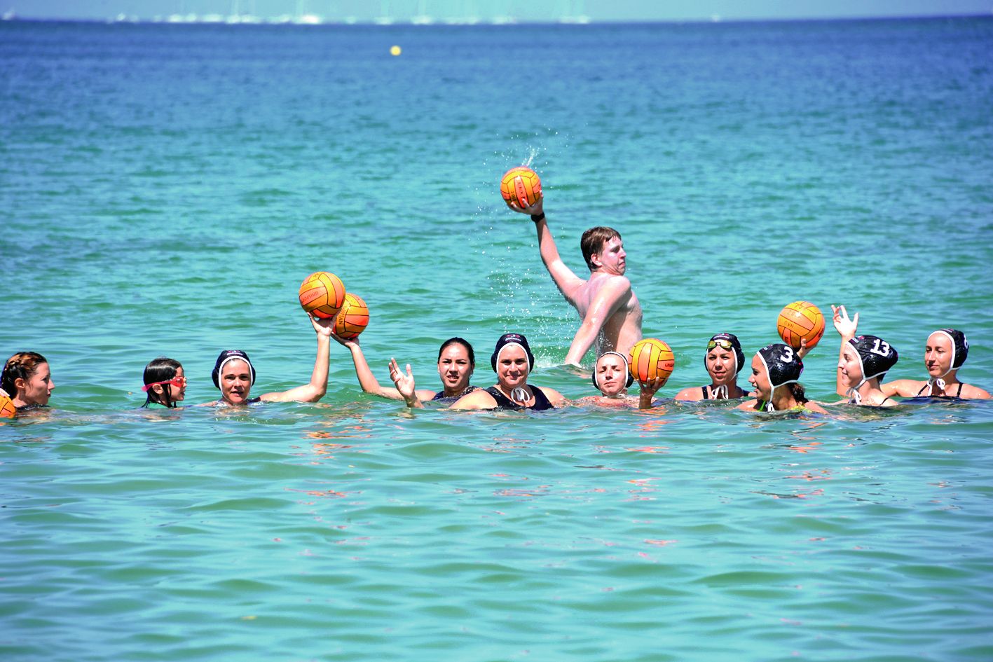 Première et seule équipe féminine de water-polo de Nouvelle-Calédonie, les Black manta cherchent toujours à promouvoir ce sport exigeant auprès du public féminin. Pendant deux heures, hier matin, les membres de l’équipe se sont donc retrouvées à la baie d