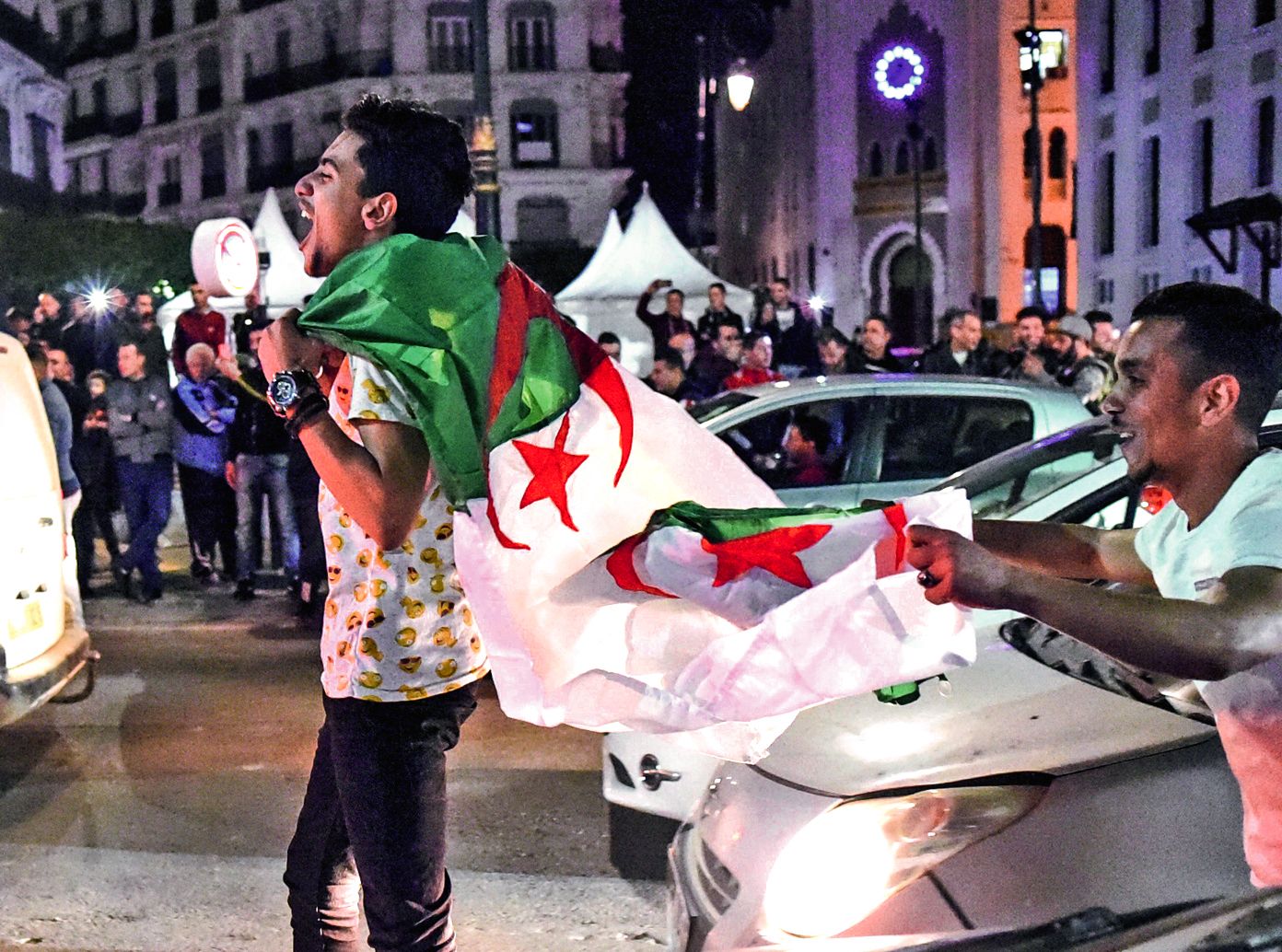 L’annonce faite par le chef de l’Etat dans un message à la Nation publié par l’agence officielle a d’abord été saluée par un concert ininterrompu de klaxons dans le centre d’Alger.Credit photo