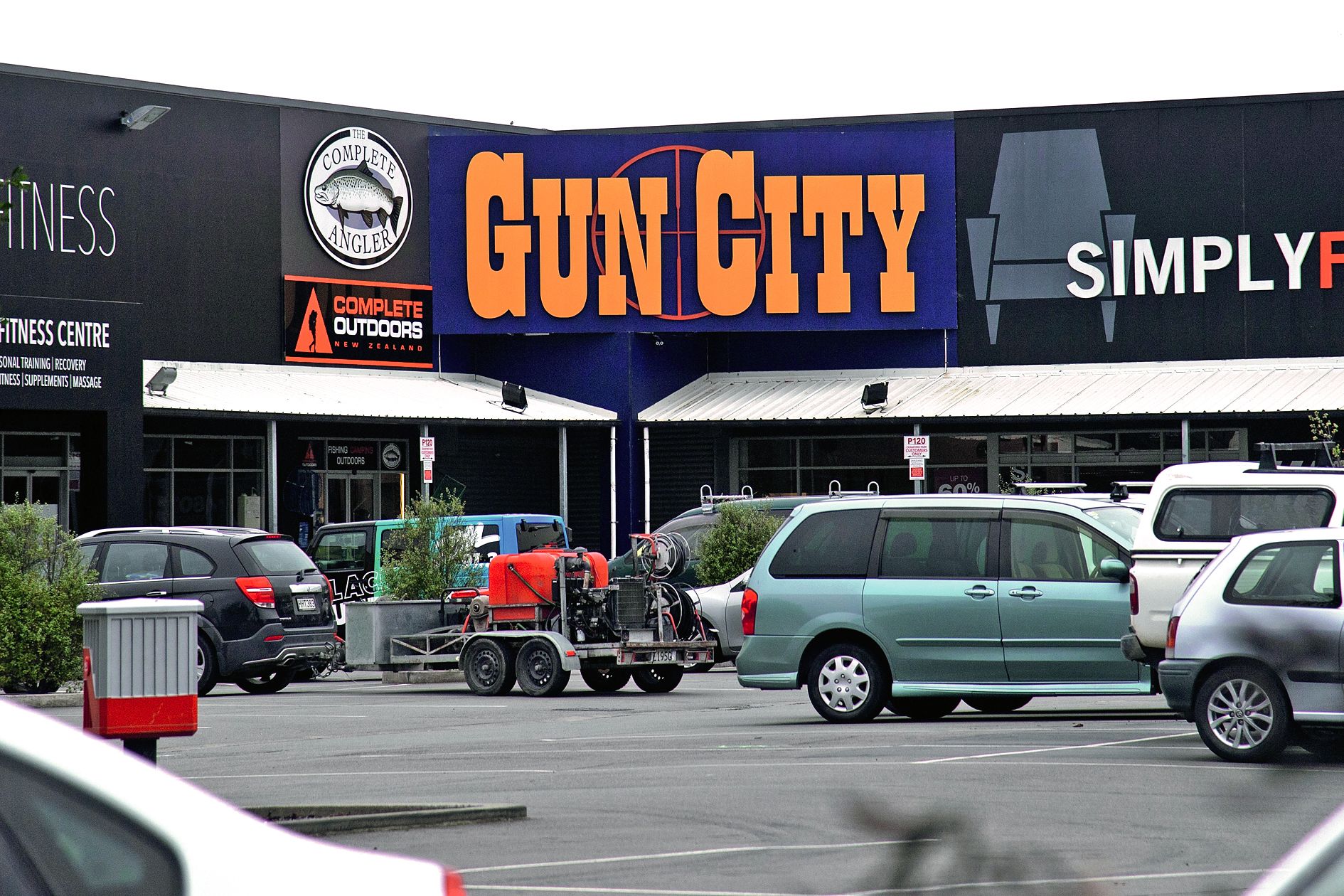 L’enseigne Gun City a vendu les armes au tueur. Les organisateurs de la plus grande foire aux armes de Nouvelle-Zélande, le Kumeu Militaria Show, près d’Auckland, ont annoncé l’annulation de l’événement Photo AFP