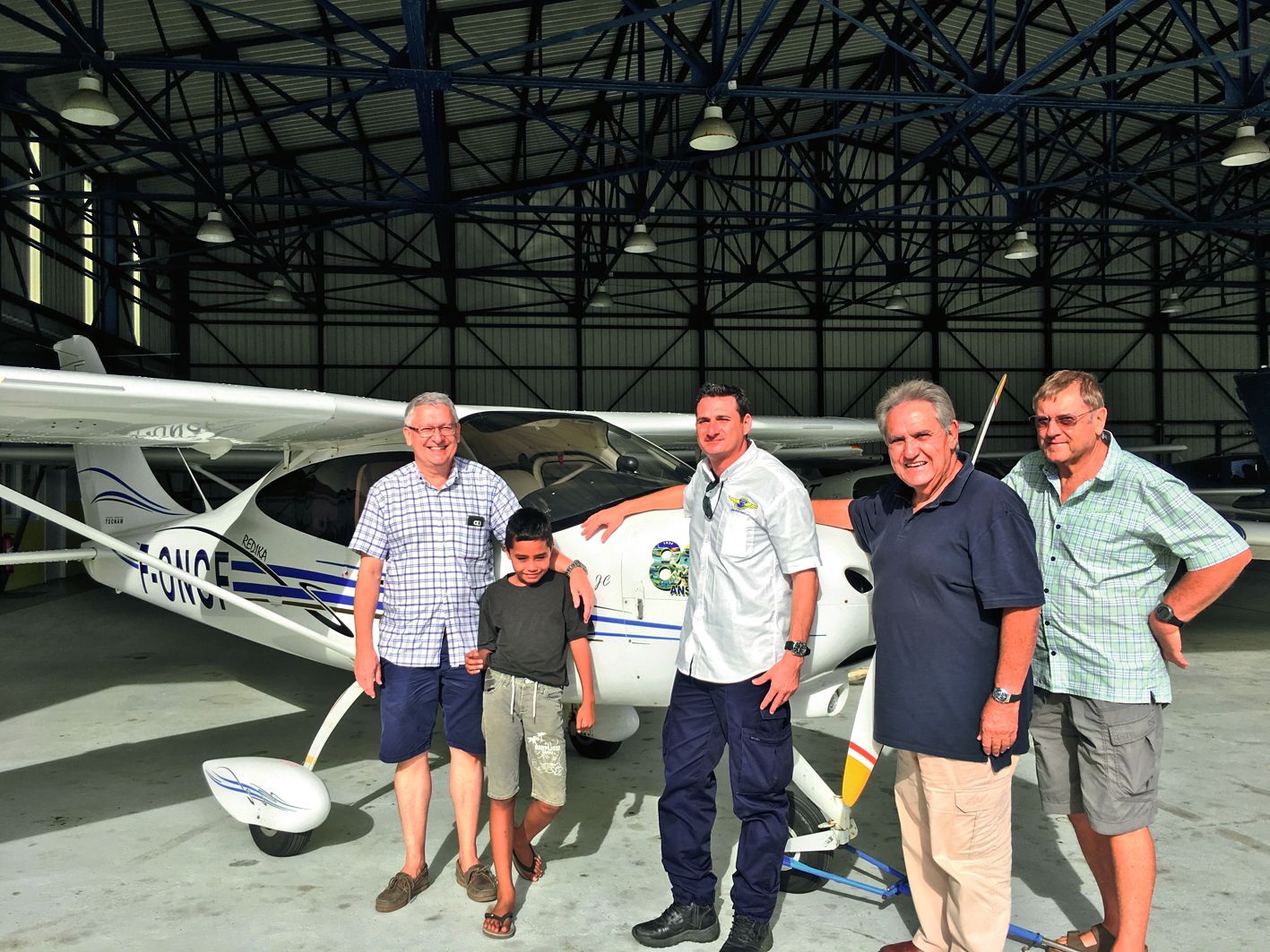 En compagnie de Yann Renevier-Faure (en blanc), président de l’ACC, l’historien Luc Steinmetz a rendu un hommage à Henri Martinet, samedi.