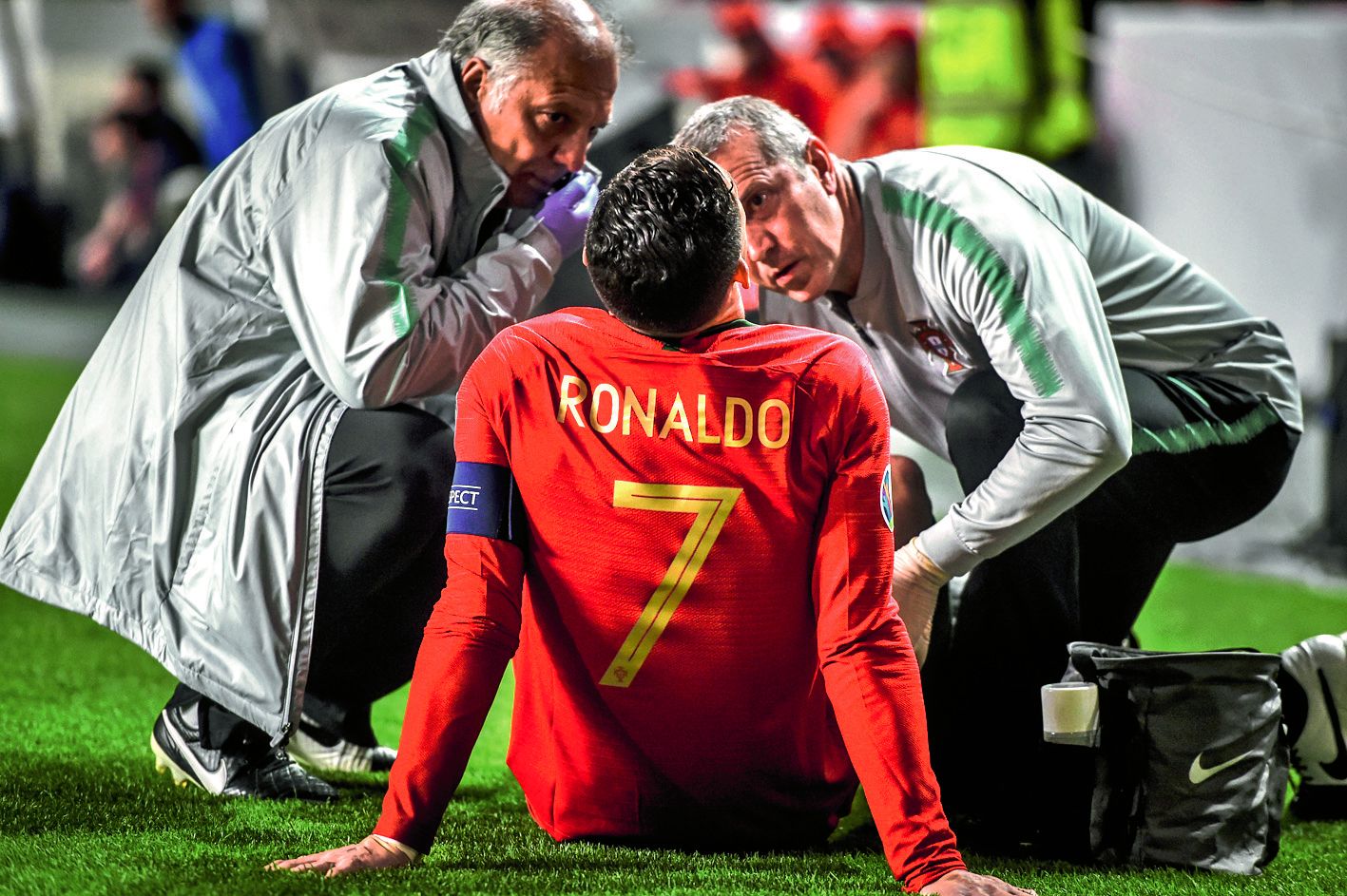 Cristiano Ronaldo a cédé sa place à la 31e minute du match contre la Serbie, mardi matin. Photo AFP