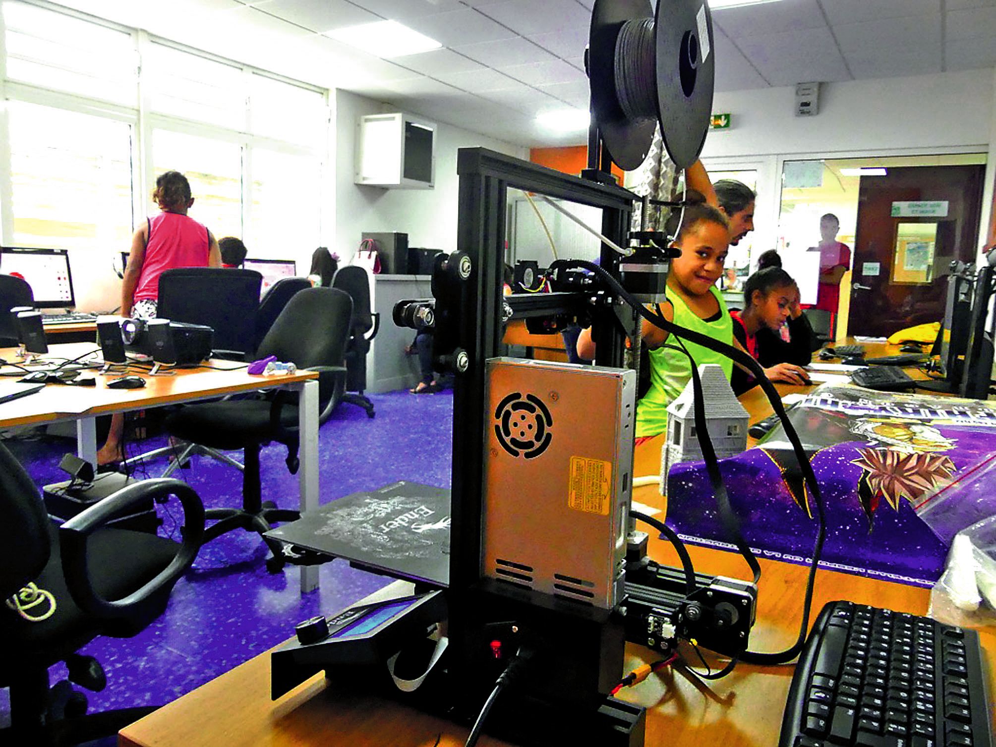 Les établissements scolaires équipés d’imprimantes 3D sont de plus en plus nombreux  à Nouméa. Photo C.G.