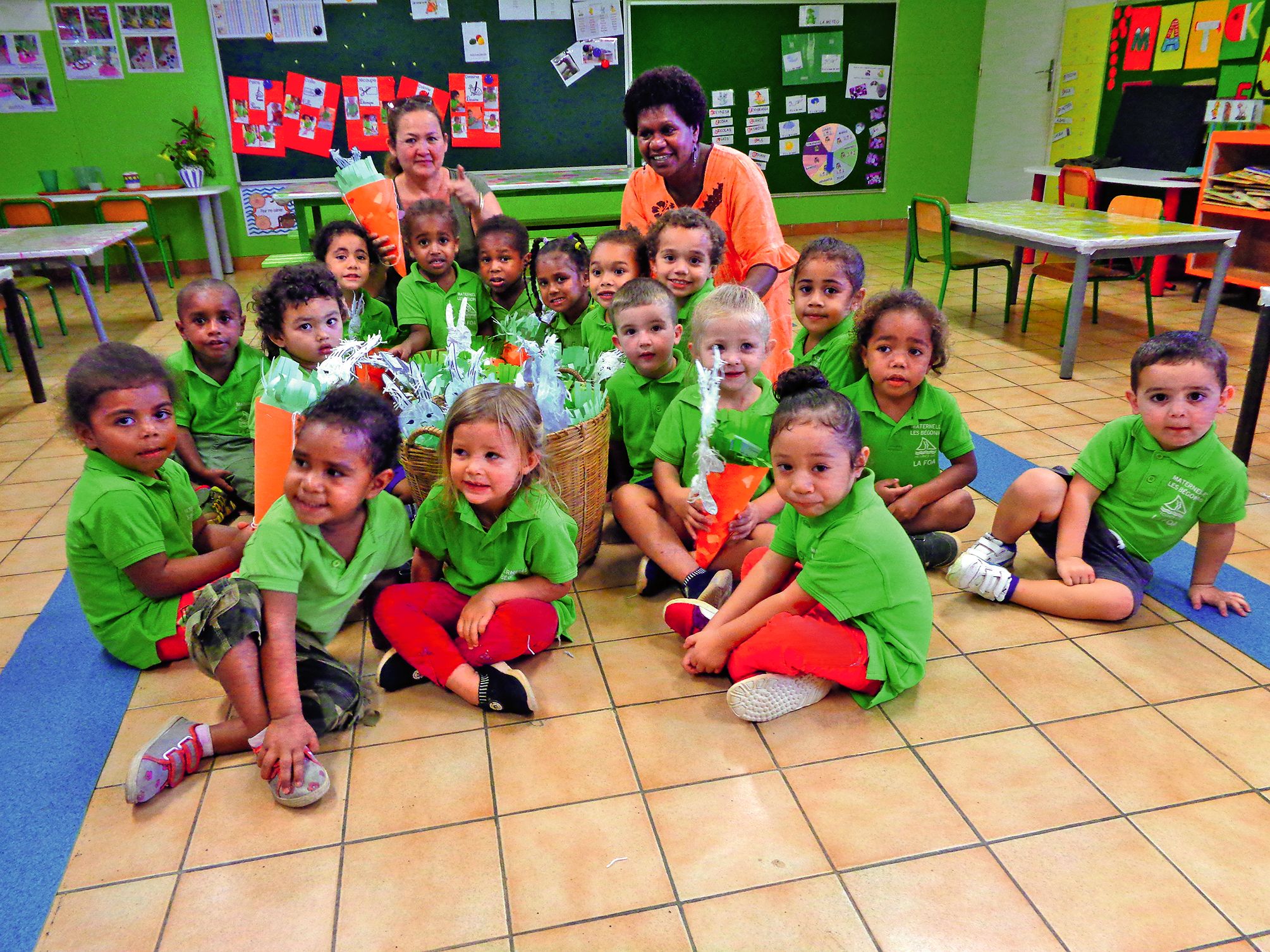 Les bouts de chou ont attendu avec beaucoup d\'impatience de pouvoir récupérer leur petit panier rempli pour l\'emporter chez eux et partager les œufs en famille.