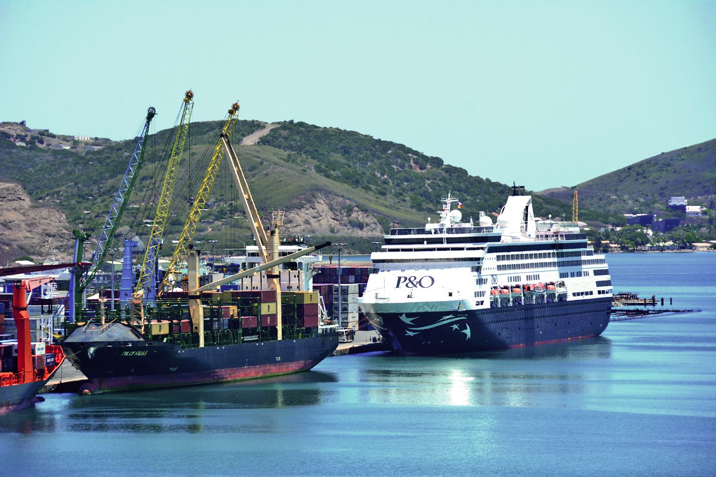 Le port doit s’adapter au gigantisme des grands navires pour rester un lieu d’accueil. Photo Thierry PERRON