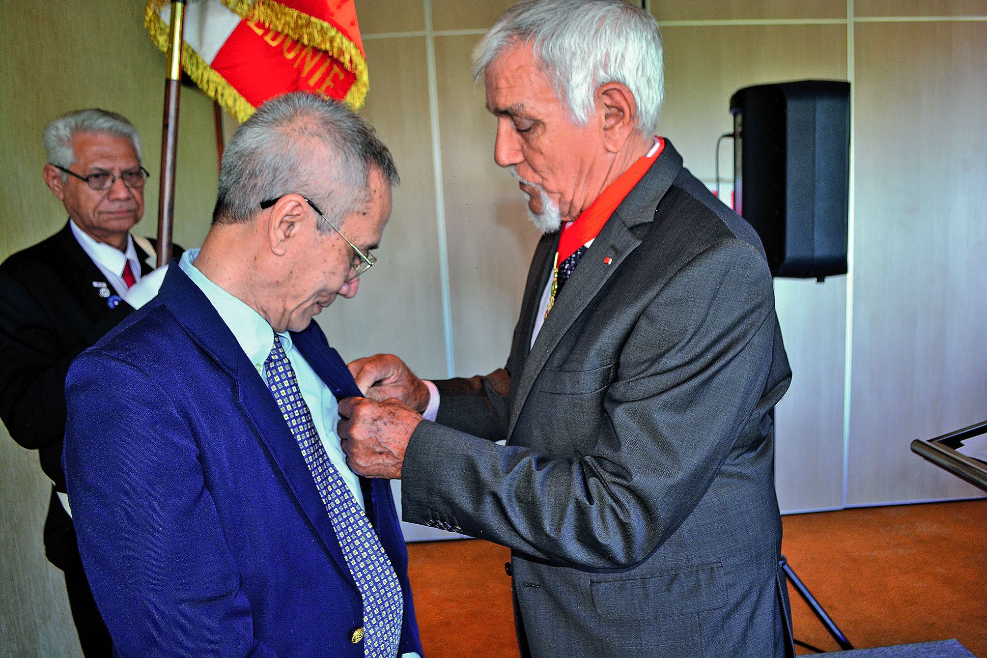 Alain Levant s’est vu épinglé de la médaille de la Légion d’honneur par Jean-Pierre Aïfa.Photo N.B.