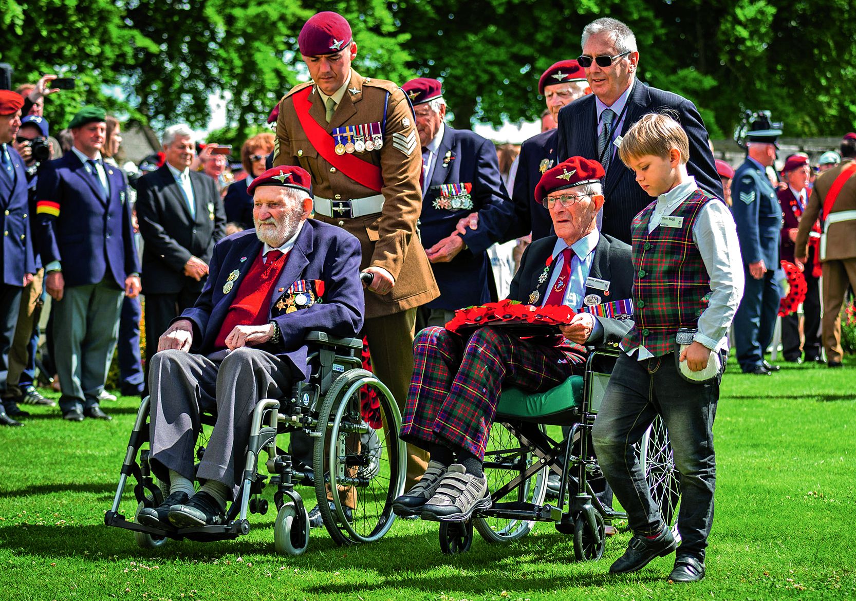 A Ranville, un hommage a été rendu aux membres de la 6e division aéroportée britannique et aux 1re et 4e brigades de commandos de la Royal Air Force.