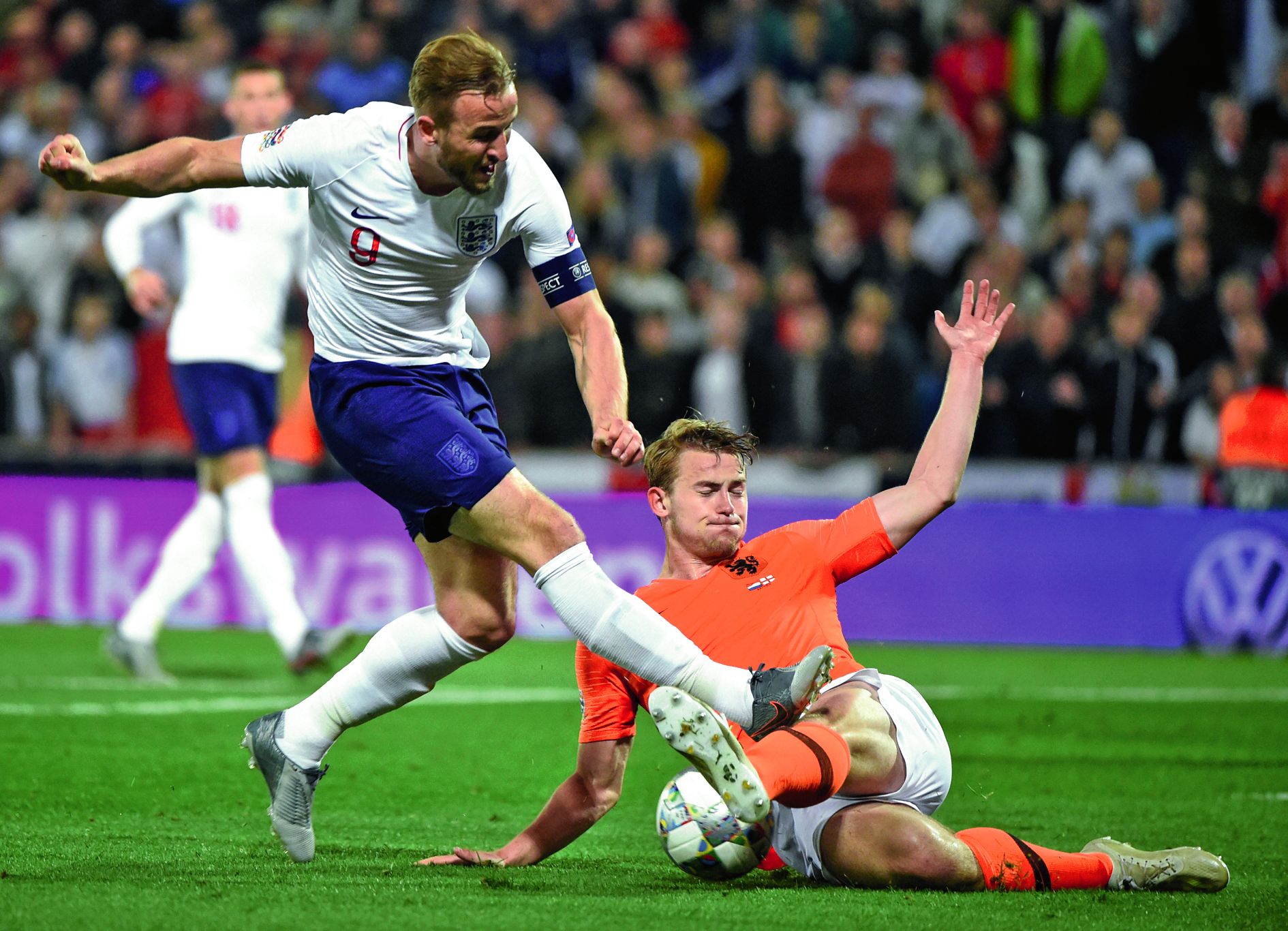 Matthijs de Ligt tacle Harry Kane : le Néerlandais a alterné excellence et maladresse. Photo AFP