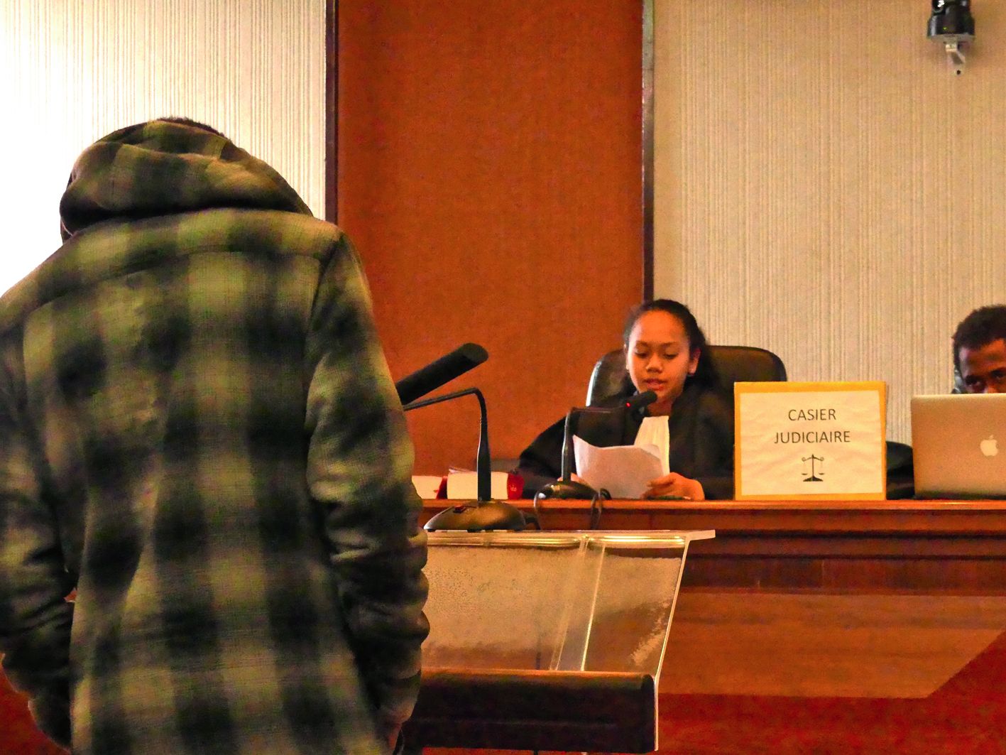 Prévenu, avocats, magistrats… Les élèves ont joué le rôle de tous  les protagonistes d’un véritable procès en justice. Photo CL