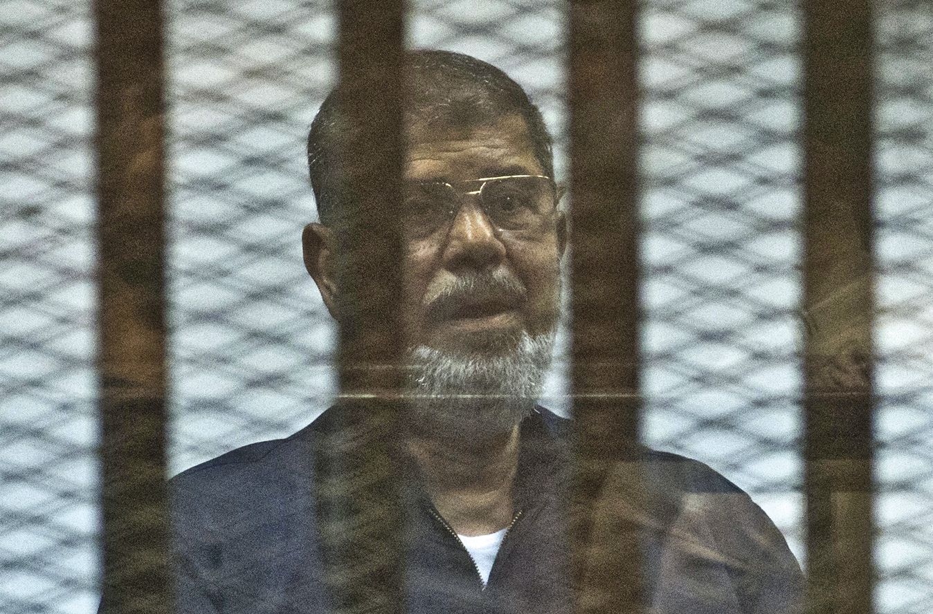 Le 30 juin 2012, Mohamed Morsi, candidat des Frères musulmans, était devenu le premier président égyptien élu démocratiquement (51,73 %).  Le premier islamiste aussi à présider le pays.Photo AFP