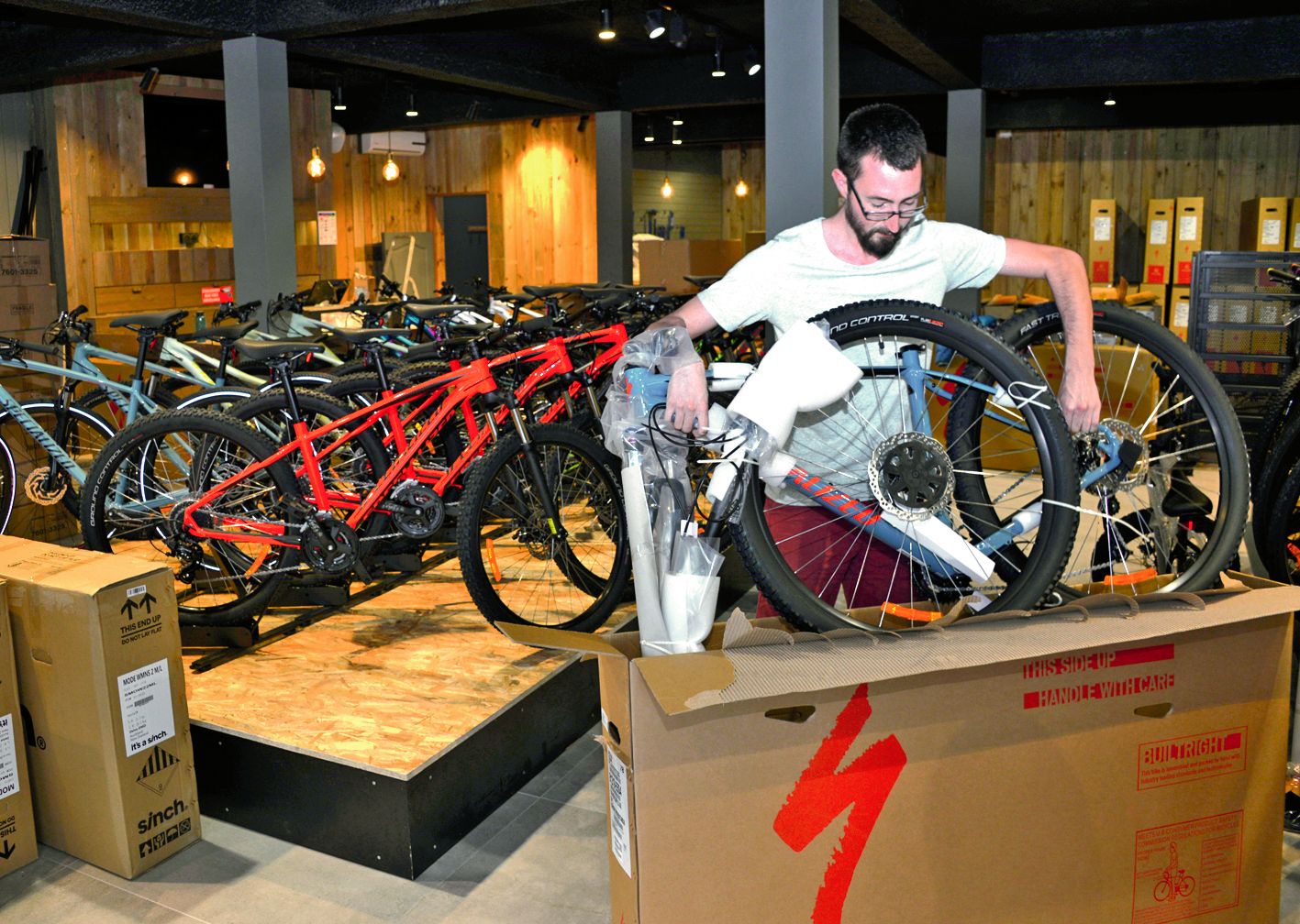 Probike ouvre samedi. S’il existe d’autres experts du vélo à Nouméa, au sein du nouveau magasin, on estime qu’« il y a de la place pour tout le monde ». Photos Thierry Perron