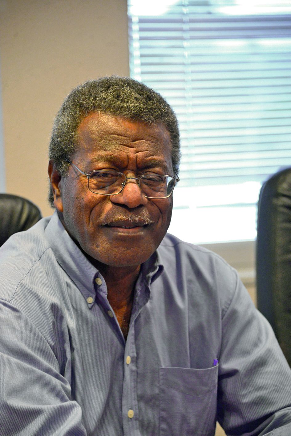 Jean-Pierre Djaïwé (UNI) et Gilbert Tyuienon (UC) briguent tous les deux la vice-présidence du gouvernement.