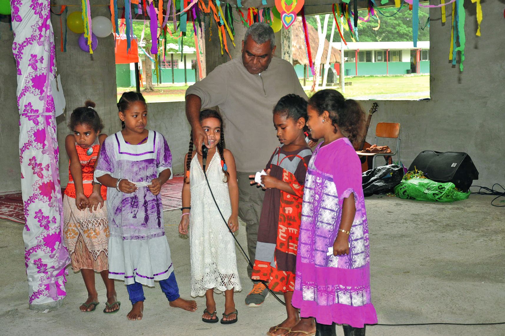 Les élèves de CP/CE1 ont participé au spectacle en présentant un sketch sur le thème : « famille, Évangile et culture dans un monde en mutation ».