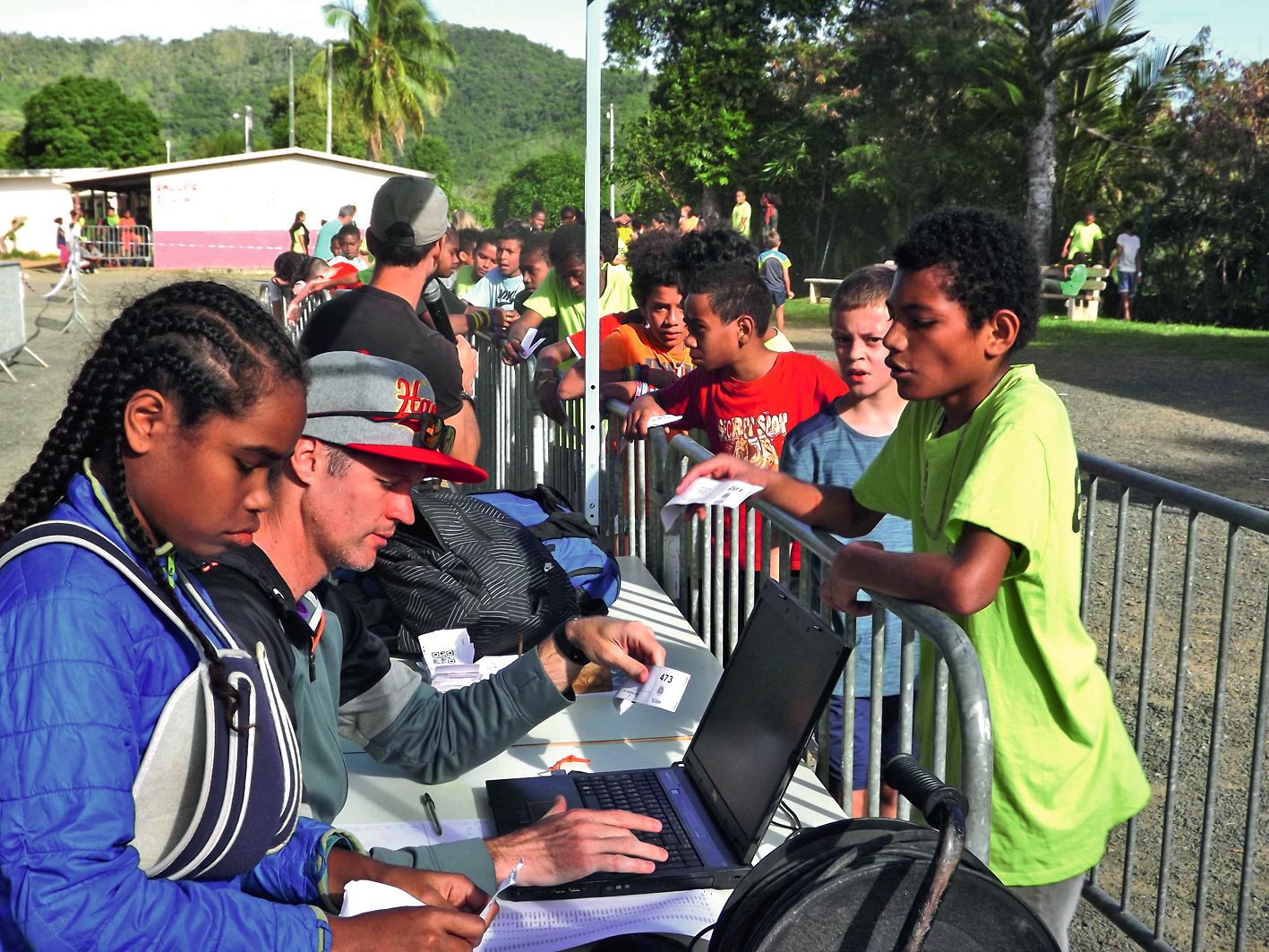 Les pompiers de Poindimié étaient présents pour la sécurité et tous les professeurs mobilisés, soit sur le parcours pour encourager les élèves, soit en courant avec eux ou encore à la logistique pour assurer le bon déroulement de cette épreuve.