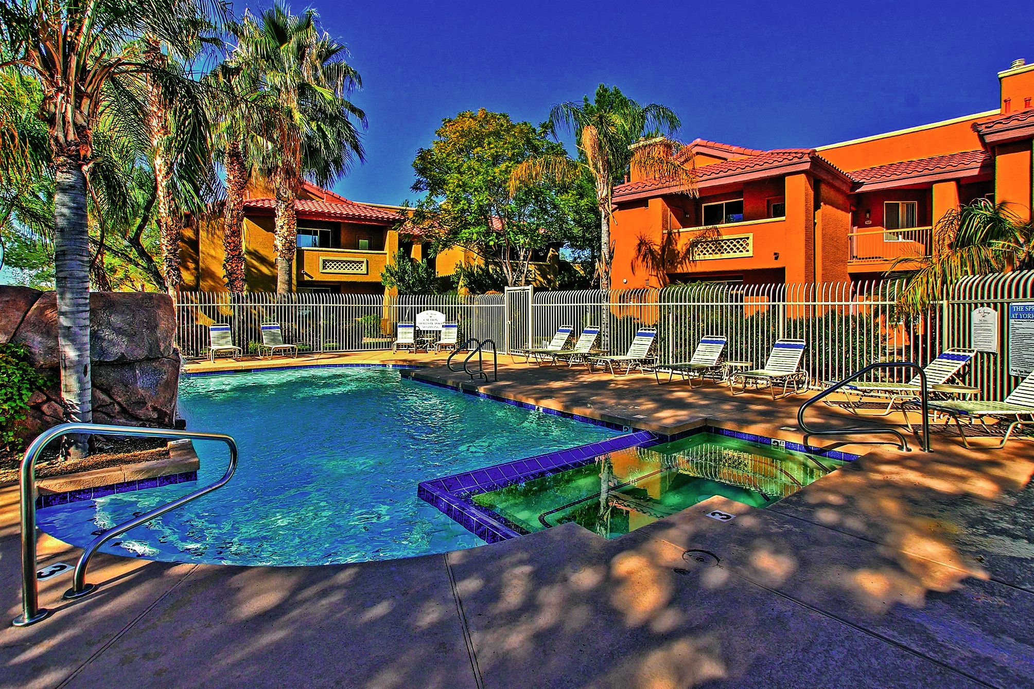 Investissement immobilier dans des maisons mitoyennes à Phoenix en Arizona (USA), proposé par The Mougel Group, spécialisé dans les services immobiliers à l’étranger.Photo The Mougel Group