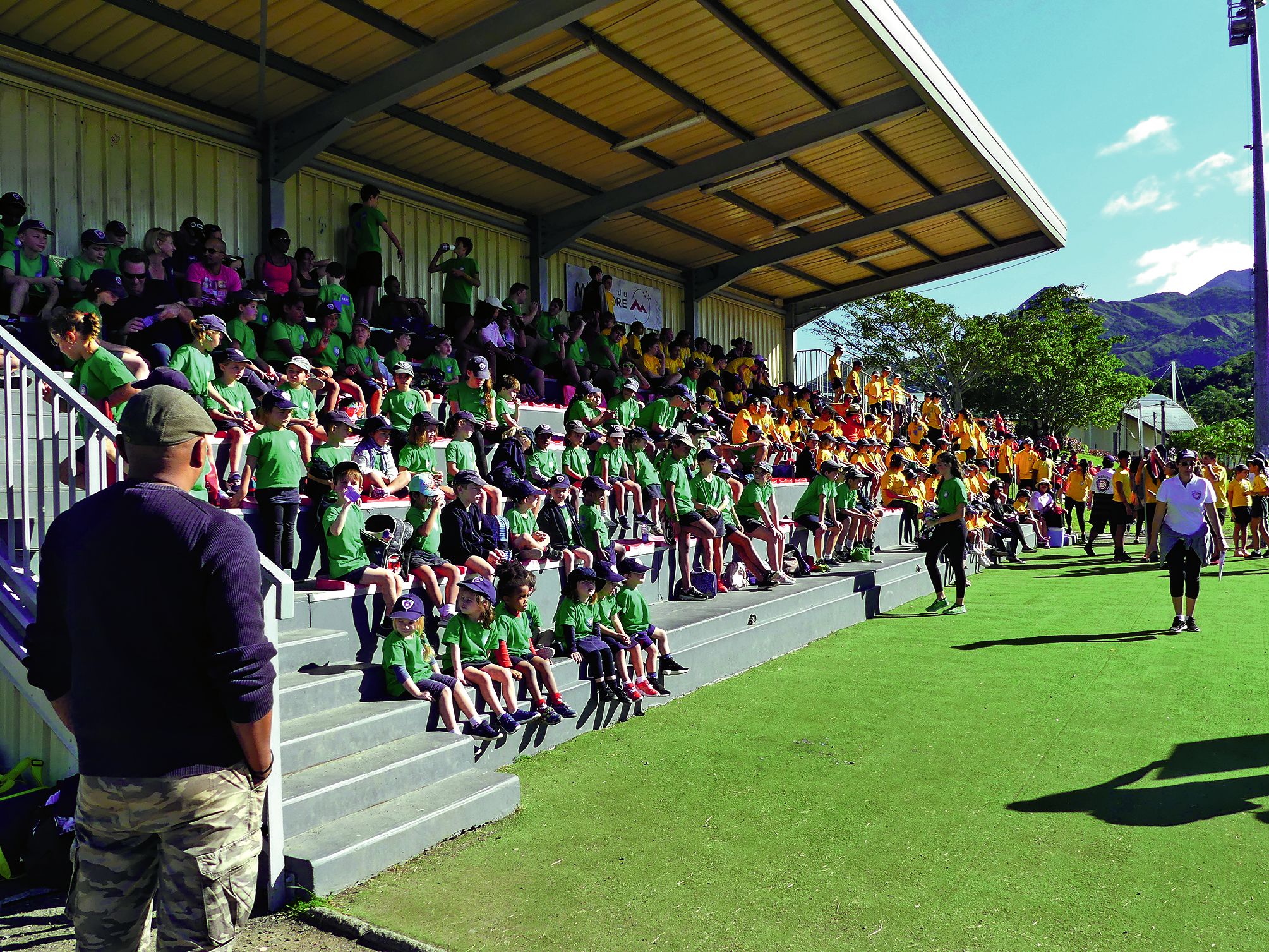 En début de matinée, plus de 440 élèves étaient réunis dans les tribunes du stade.