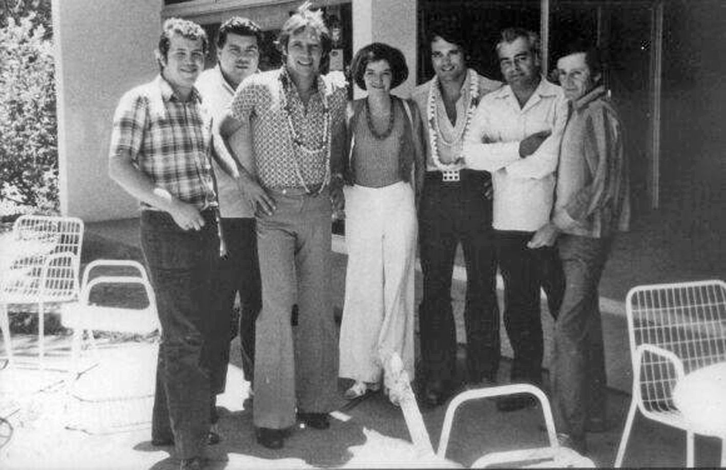 Devant le Nouvata en octobre 1972 avec, de gauche à droite : Gérard Cauville, Guy Elmour, Jean-Claude Bouttier, Monique Bénard, Philippe Jacques, Rémy Le Goff et Claude Bénard.