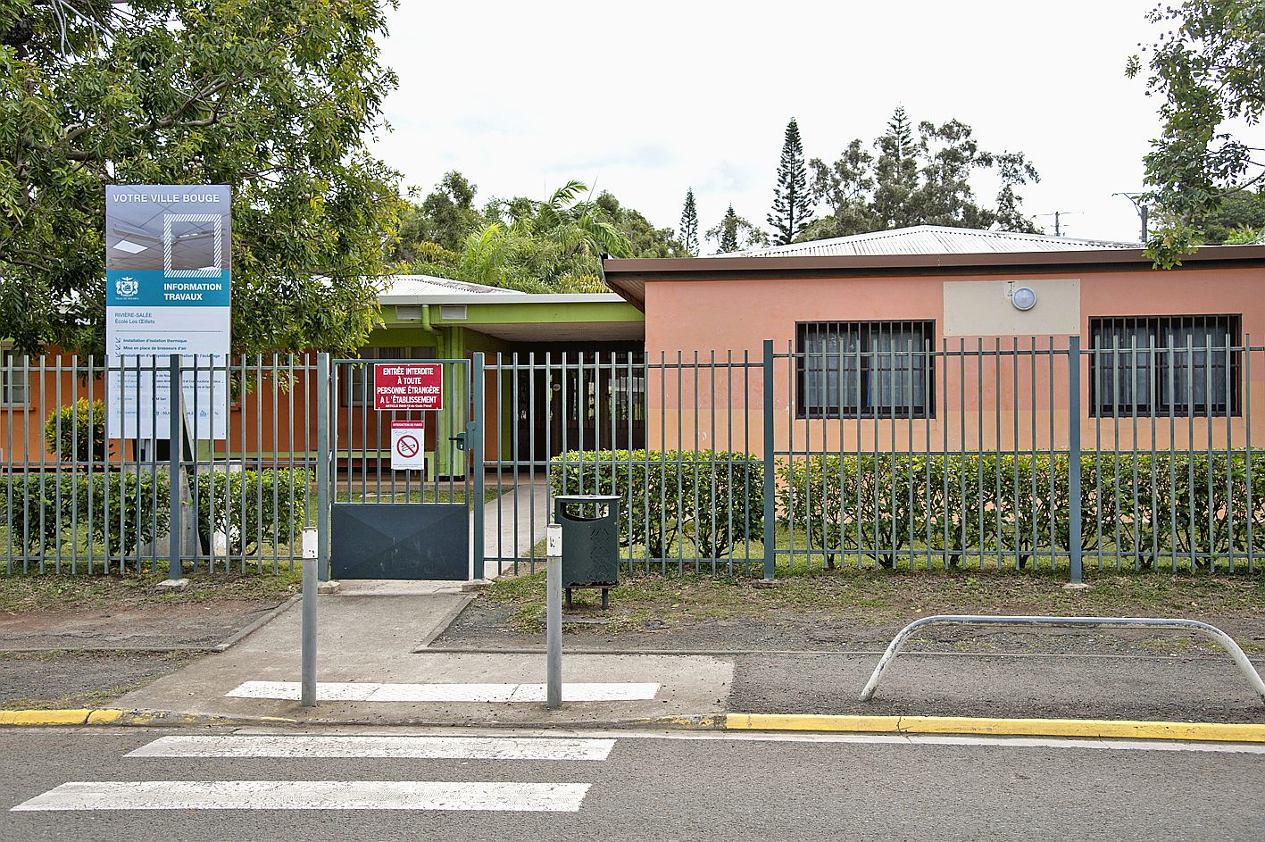 L’école Les Œillets, à Rivière-Salée, a été visitée dans la nuit de mercredi à jeudi, par trois mineurs. Photo Cyril Terrien