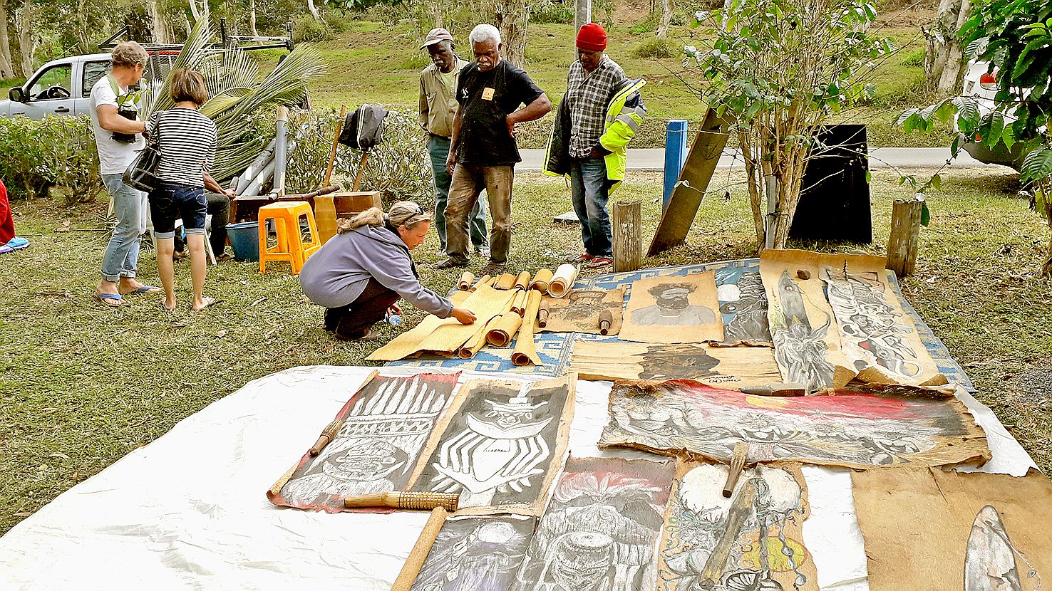 Le travail de Fabio Gélima, qui n’était pas présent sur le site,  a été exposé. Il réalise des tableaux sur les tapas d’Yvon Kona.