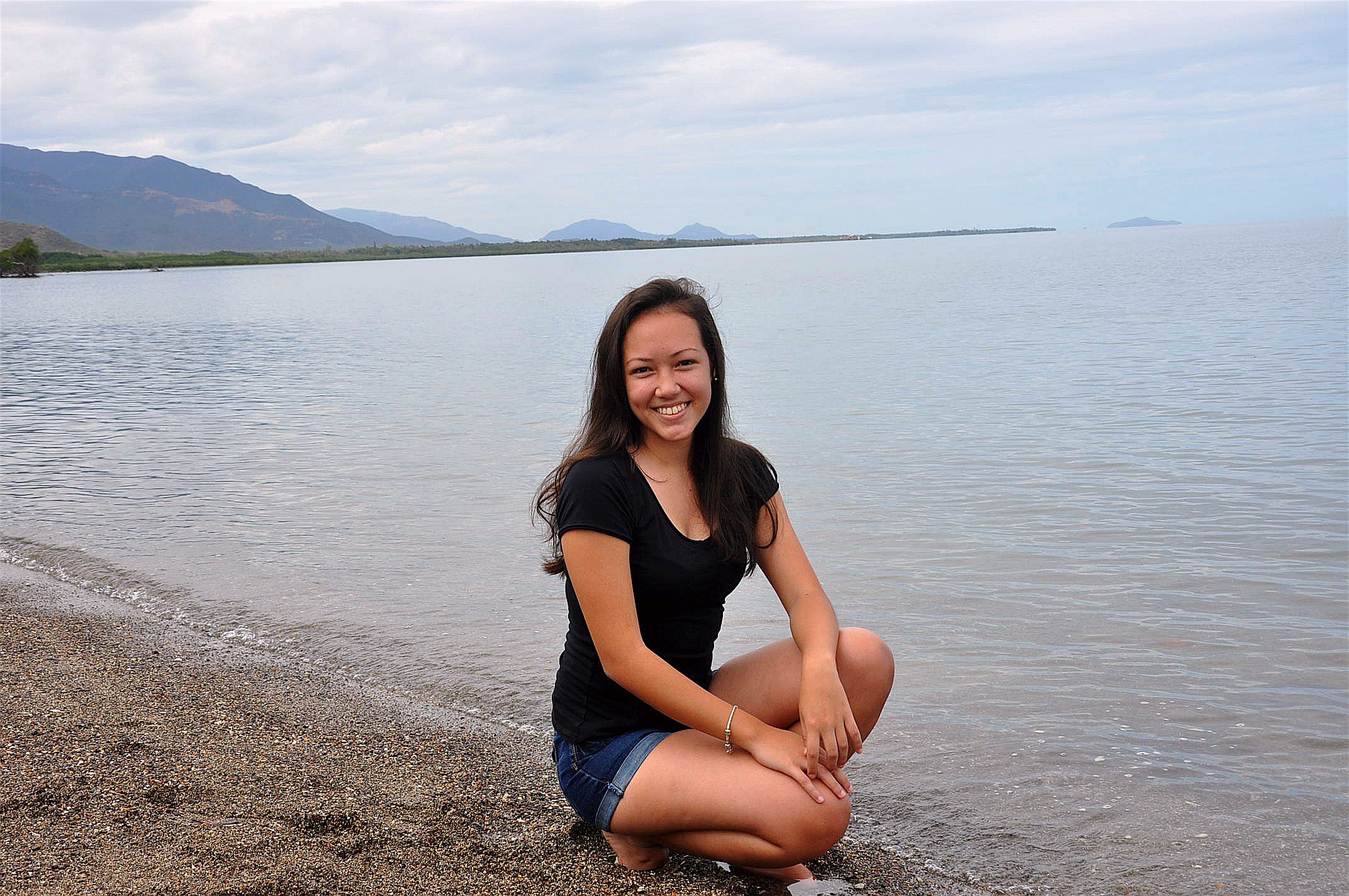 Cassidy Kesman (17 ans), née à Nouméa, vit à Koné. Élève en terminale ES (économique et social) au lycée polyvalent Michel-Rocard, Cassidy consacre ses loisirs à la pêche. Très réservée, elle aime travailler en équipe, écouter de la musique et s’amuser av