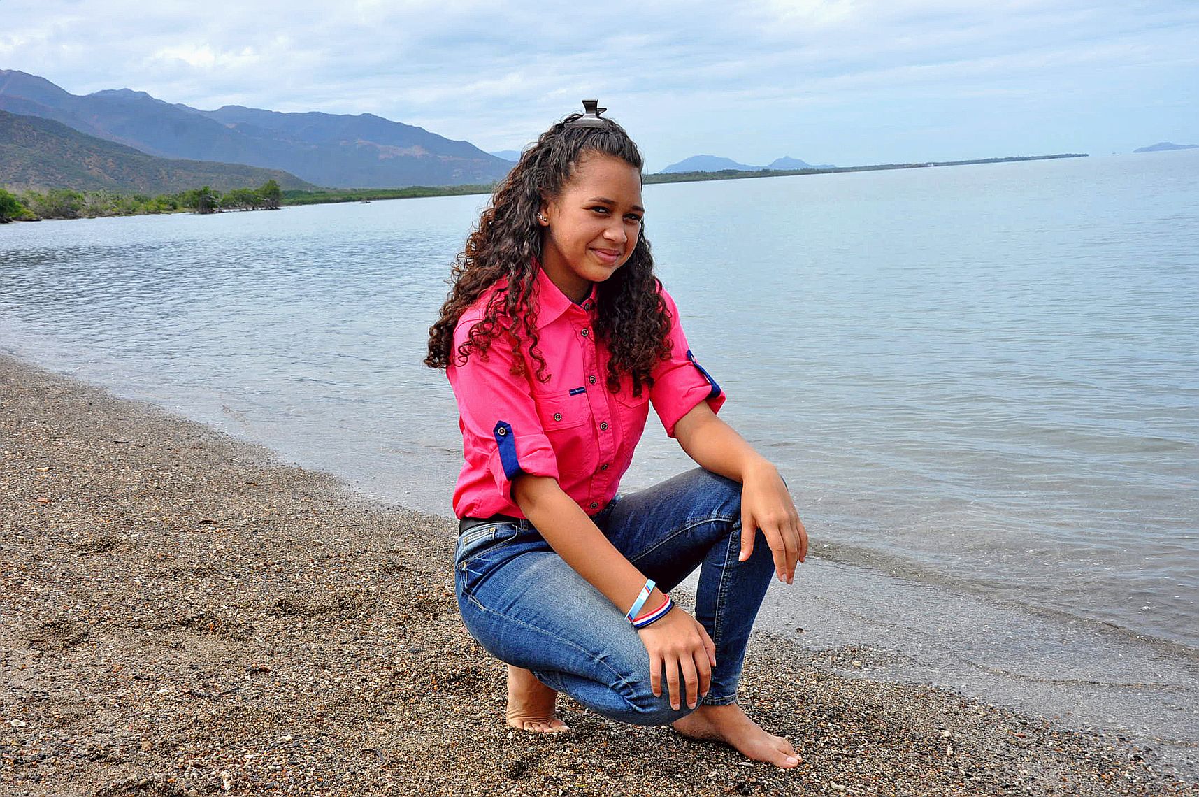 Laïnna Bernanos (16 ans), née à Nouméa mais représentant Ouégoa. Elle est scolarisée en classe de seconde CIT (création et innovation technologique) au lycée Jules-Garnier. Elle aime la chasse et la pêche. Joyeuse, Laïnna voue une passion sans limite à sa