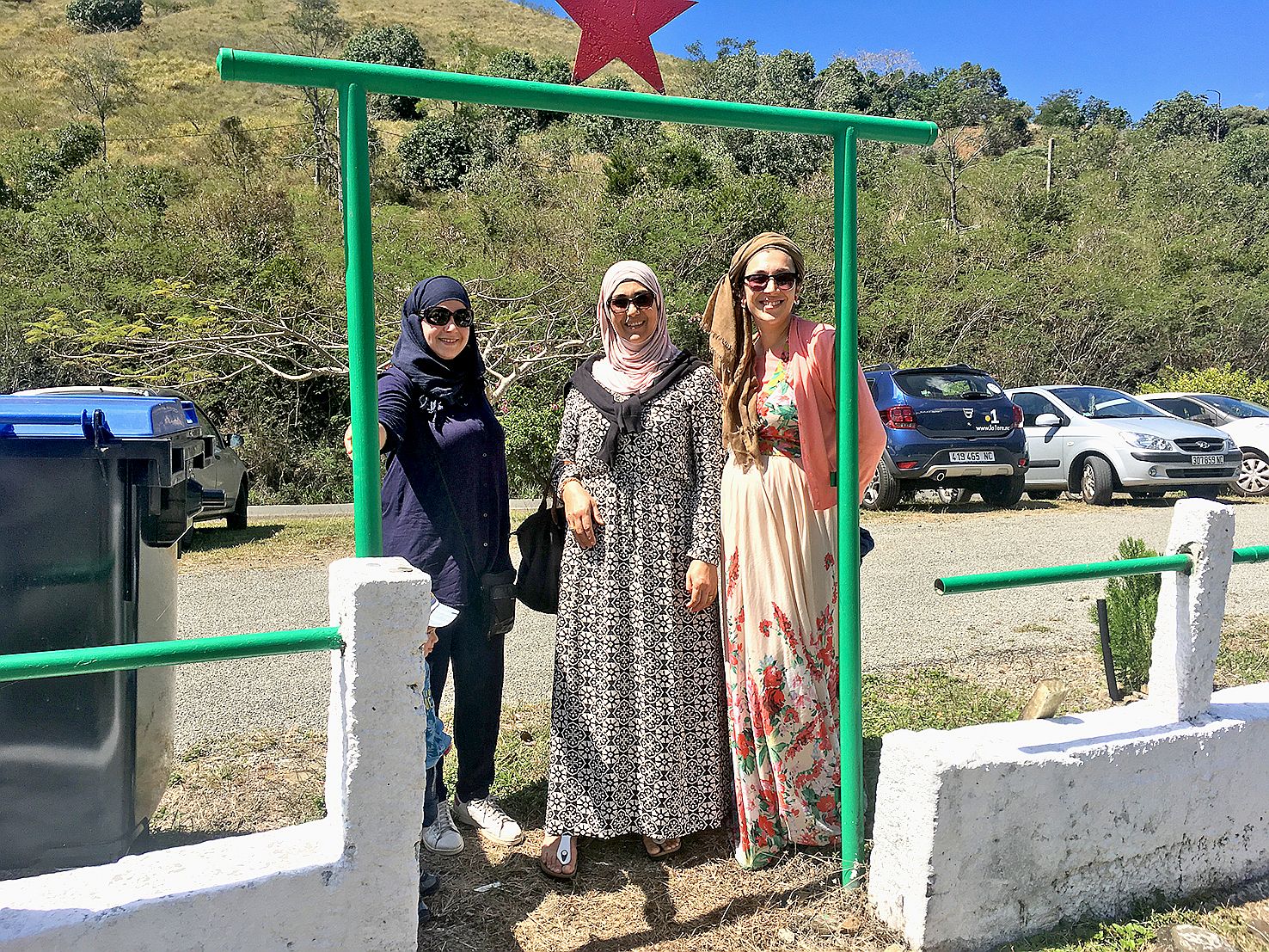 A l’image de ces femmes, des visiteurs n’ont pas hésité à sortir la tenue vestimentaire de circonstance pour cette journée organisée dans  le cadre du Mois  du patrimoine  en province Sud.