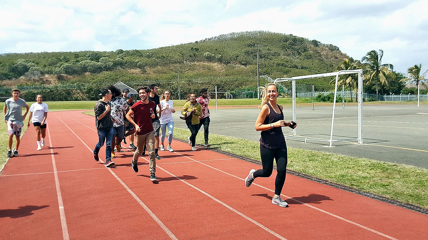 De 7 heures à 19 heures, les élèves se sont succédé sur la piste de 250 mètres située sur le plateau sportif du lycée. Photo A.-C.P.