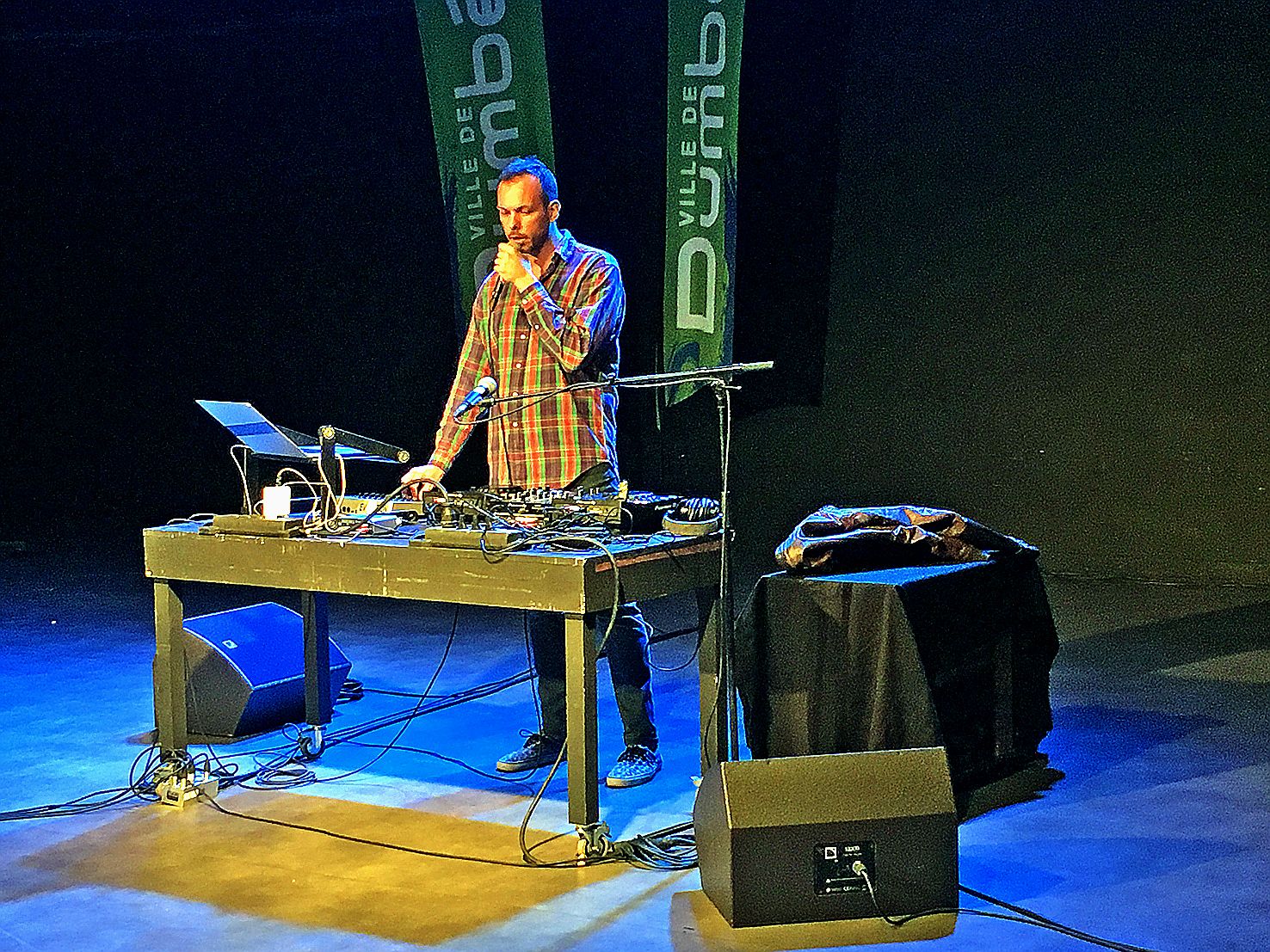 Actuellement en résidence au Studio 56, Julien Pierre, alias  DJ Incontrol, travaille sur la création d’un concert visuel.