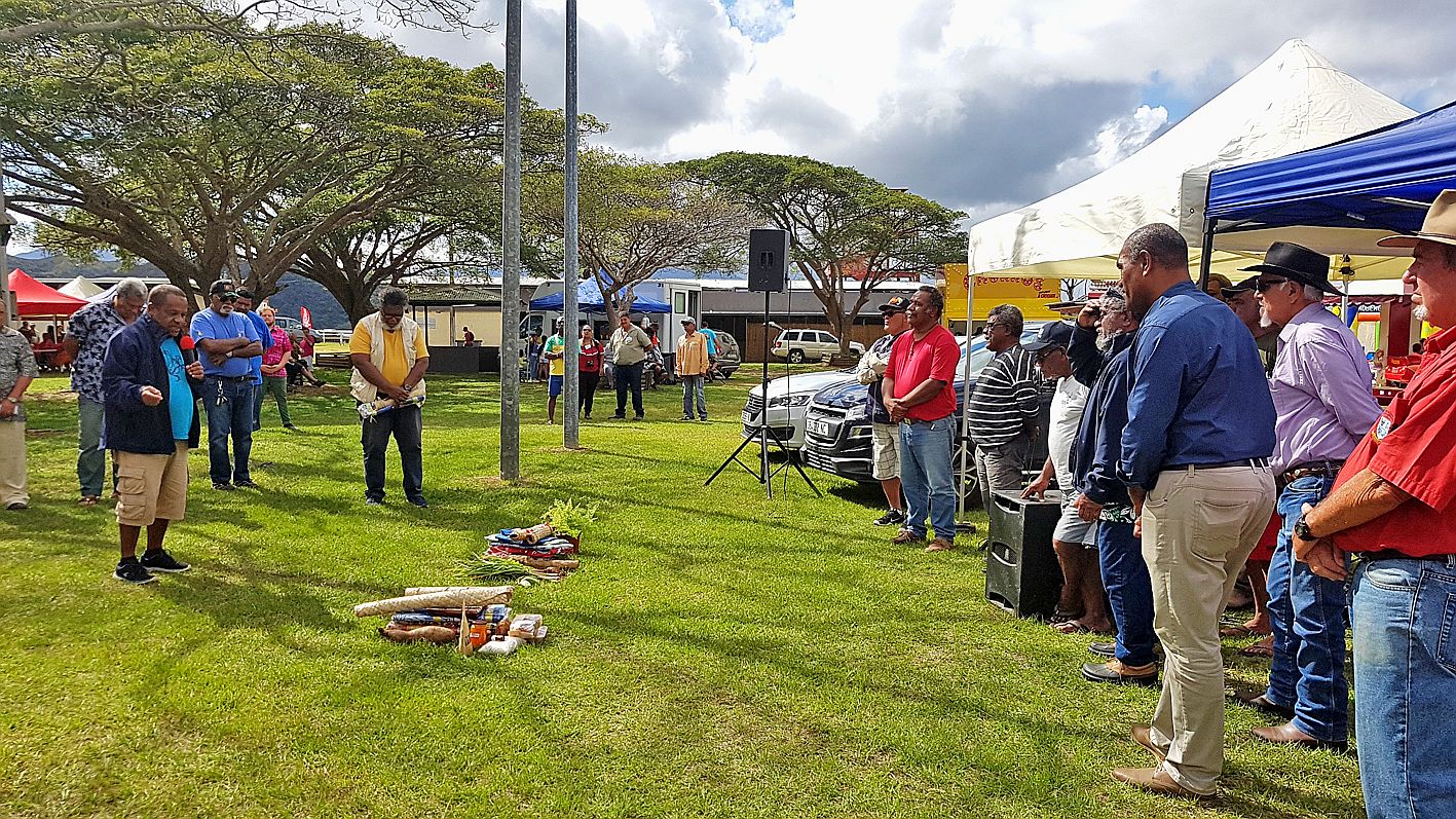 Une coutume de bienvenue a été échangée entre les chefs des différentes tribus du Nord et ceux de la chefferie de Boulouparis.
