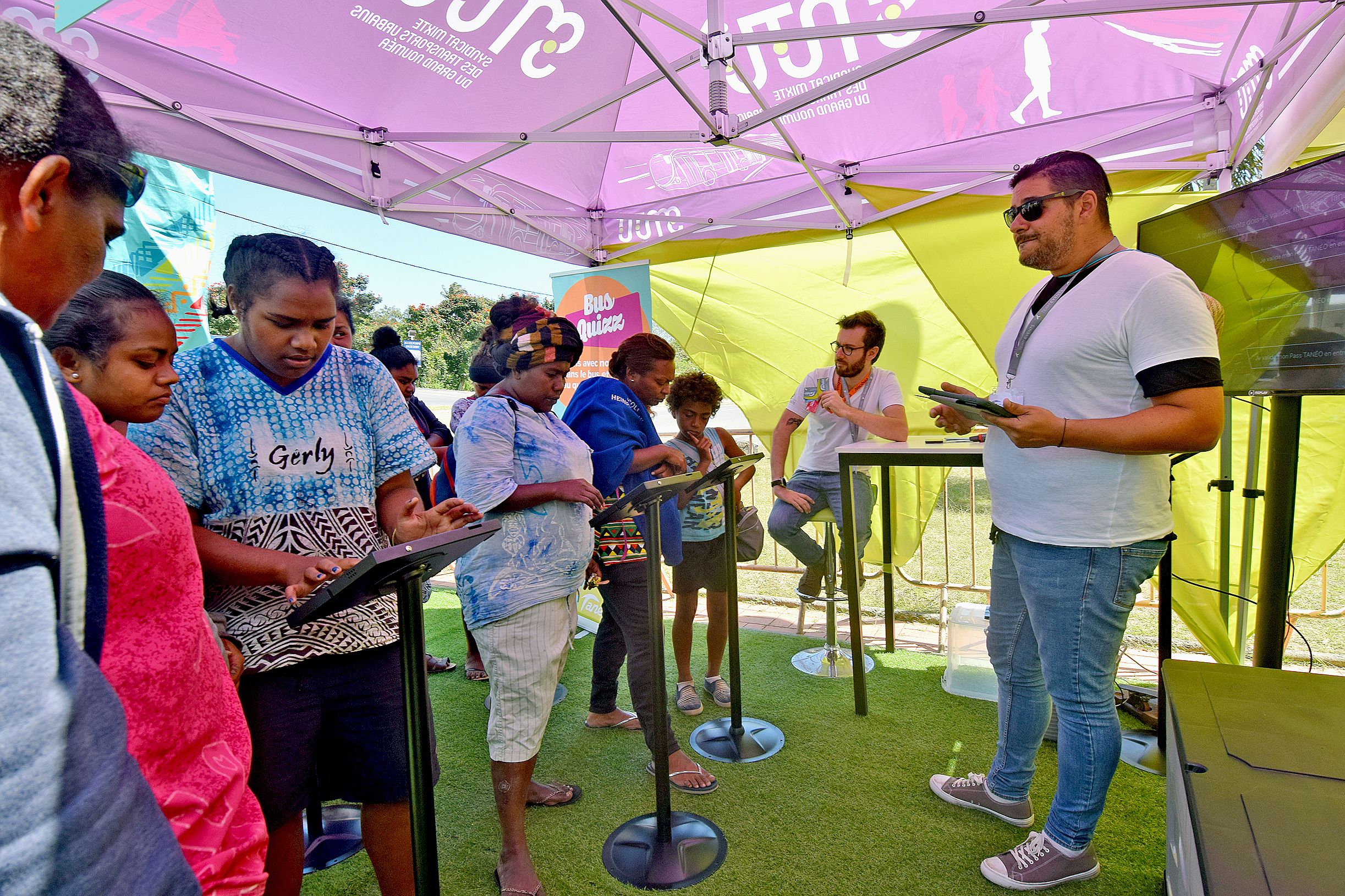 Pass, tarifs, correspondance et autres questions sur Tanéo ont été abordés dans un quiz de dix questions sur tablettes, mené par l’animateur Jessy, avec l’aide technique de Cyril.