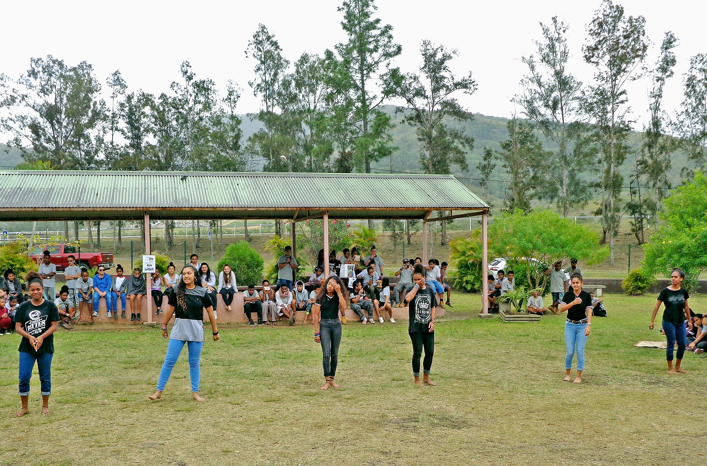 Les jeunes filles ont exprimé leurs talents de danseuses en se produisant sur différentes chorégraphies.