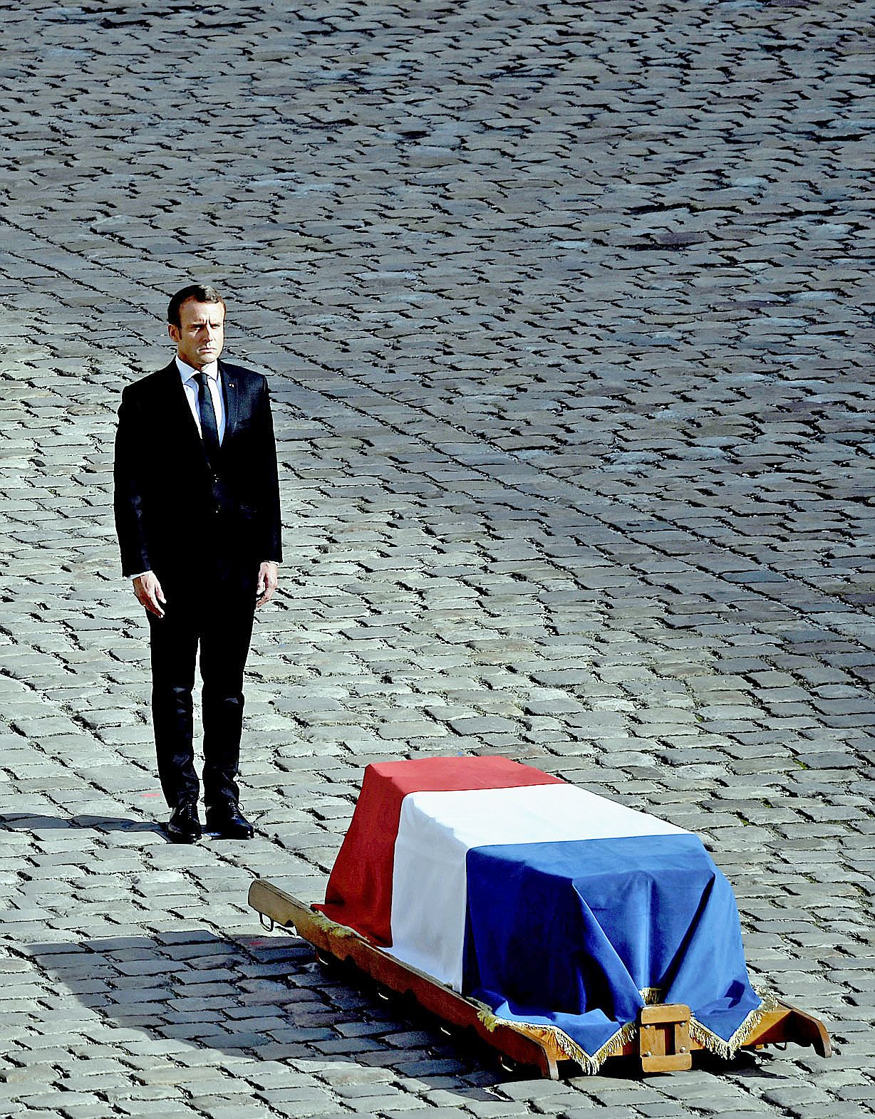 Emmanuel Macron a remercié lundi les dirigeants étrangers présents à l’hommage à Jacques Chirac, y voyant « une preuve d’amitié et une marque de respect » pour le peuple français. Le matin, les honneurs militaires avaient été rendus à Jacques Chirac aux I