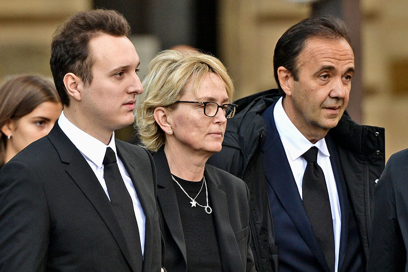 Martin Rey-Chirac, son unique petit-fils, Claude, sa fille, et Frédéric Salat-Baroux, son gendre, ont chaleureusement remercié  tous les anonymes qui ont rendu hommage à M.Chirac.