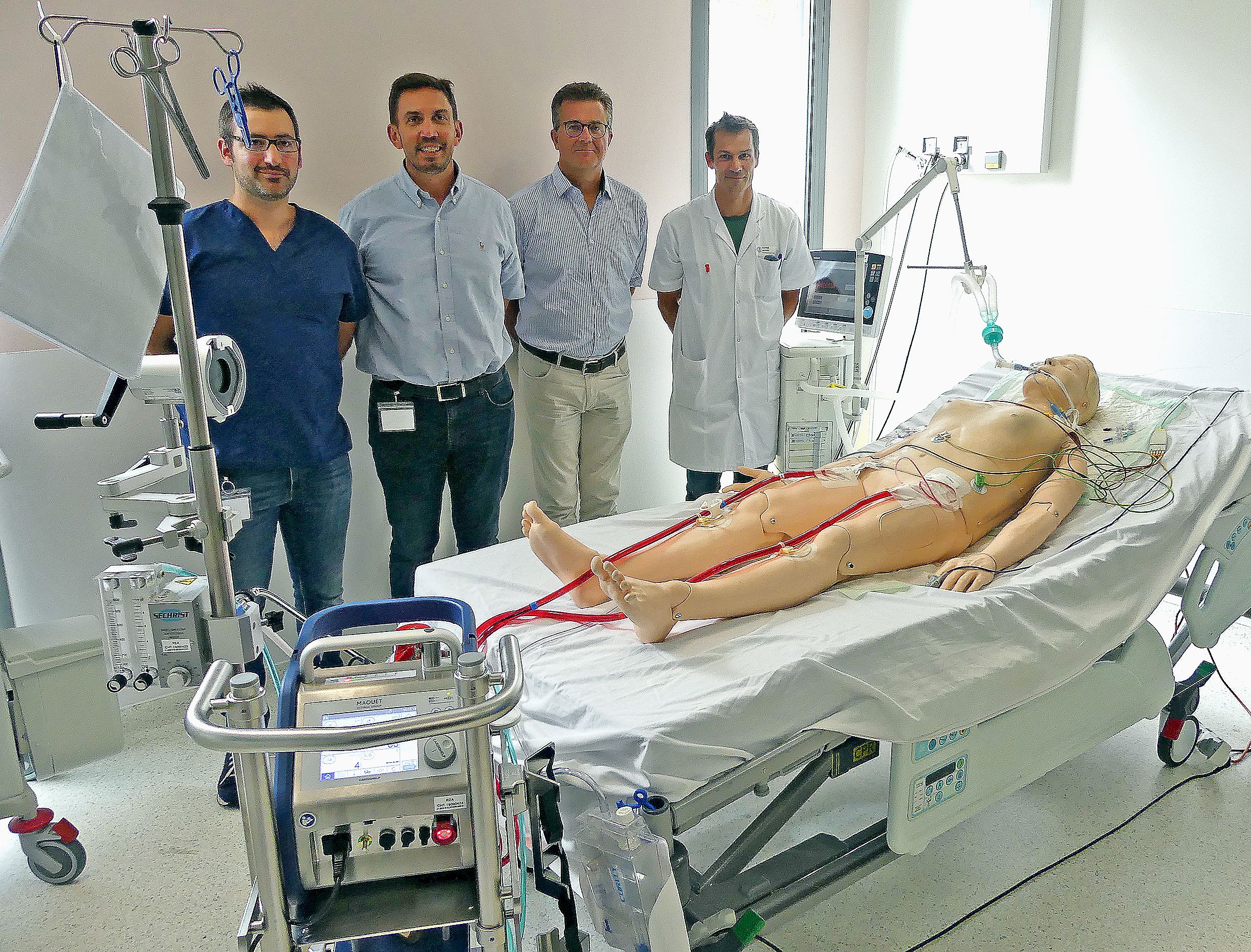 Hugo Guillou, infirmier à la Pitié-Salpêtrière, a conçu différents scénarios pour former les équipes du CHT, aux côtés des professeurs Combes et Luyt et du Dr Série du CHT. Photo M.C.