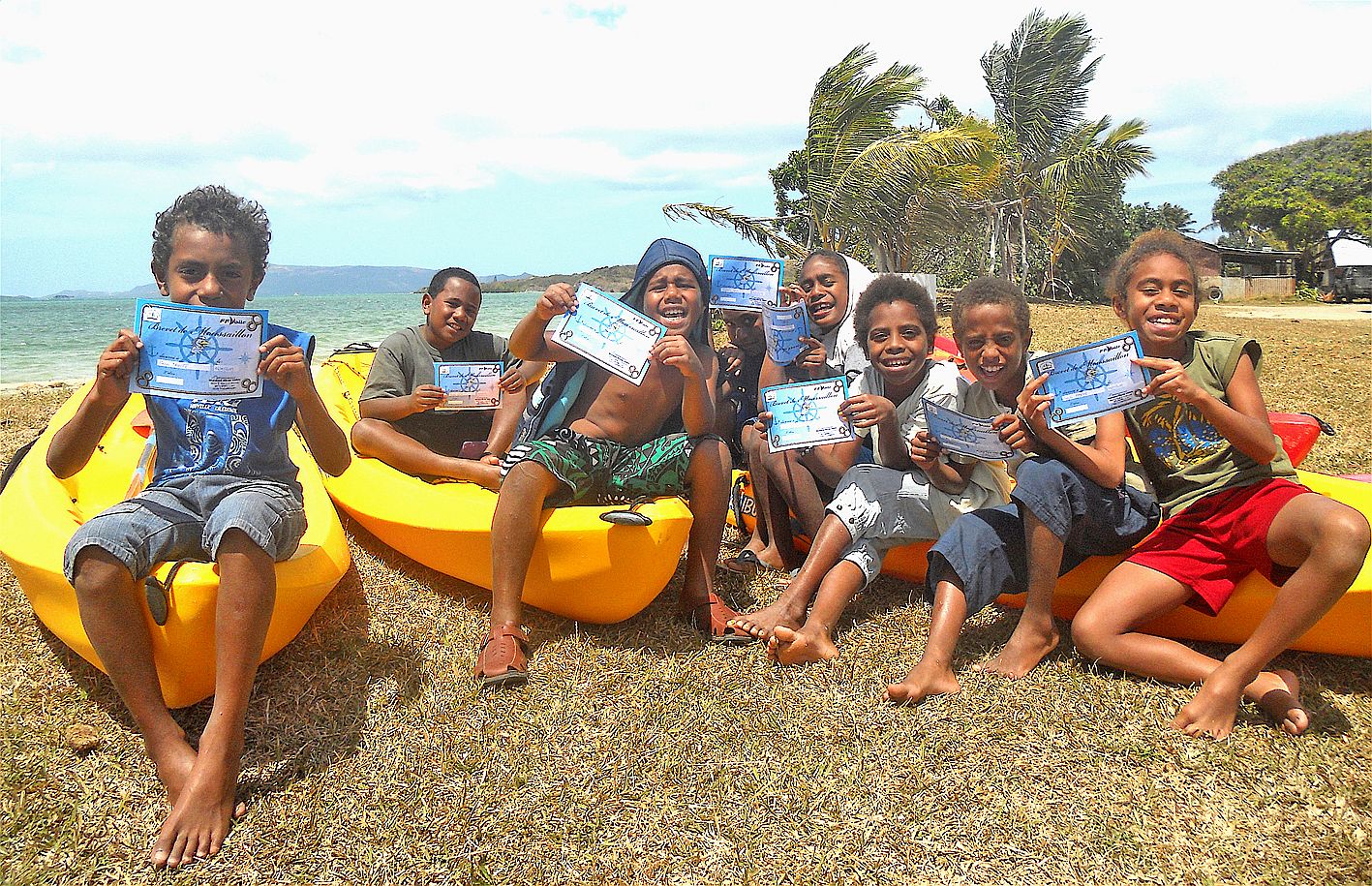 Après avoir dressé un bilan satisfaisant de cette semaine d’activités nautiques, Xavier Vanni a remis à chacun des élèves de CE2 (comme plus tard à chacun des élèves de CM1/CM2) son diplôme de « moussaillon ».