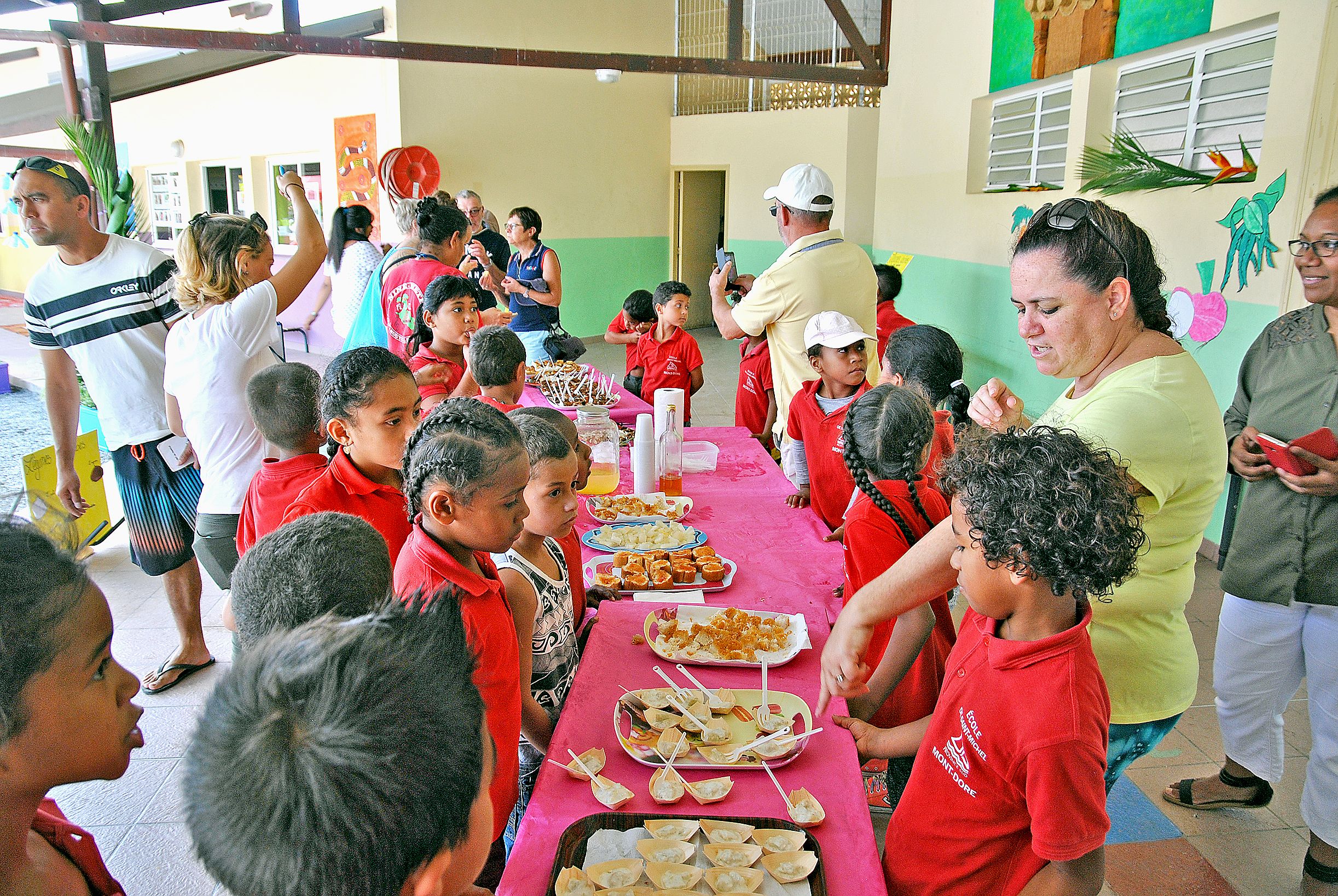 Quiches aux poireaux, ratatouille, poé de chouchoute, jus de pomme-liane, gâteau de manioc, confitures de tomates, les enfants ont confectionné plusieurs mets avec les fruits et les légumes du jardin pédagogique de l’école de Saint-Michel. Contents de les