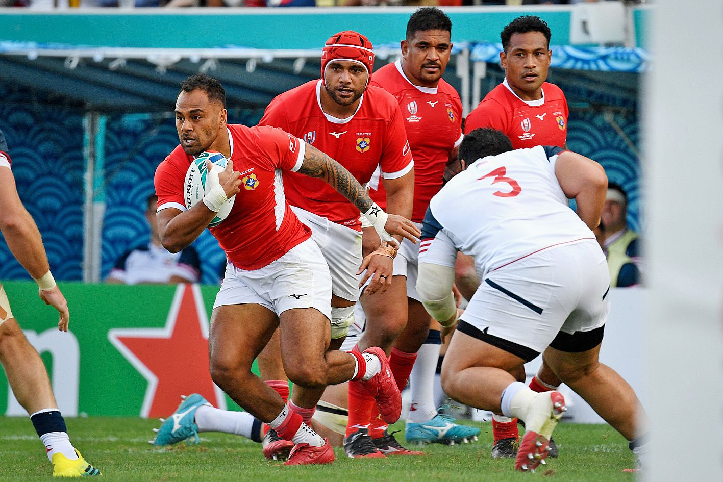 Telusa Veainu a offert le bonus aux Tonga. Photos AFP