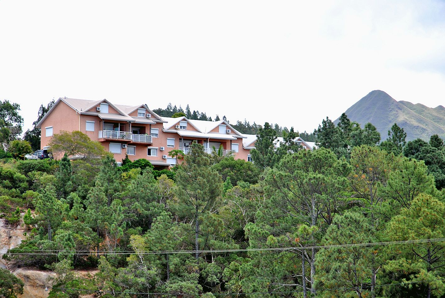 Sur les hauteurs allant de Yahoué à Boulari, de nouvelles zones à risque, susceptibles d’engendrer des glissements de terrain ont été identifiées. Mieux vaut les connaître.