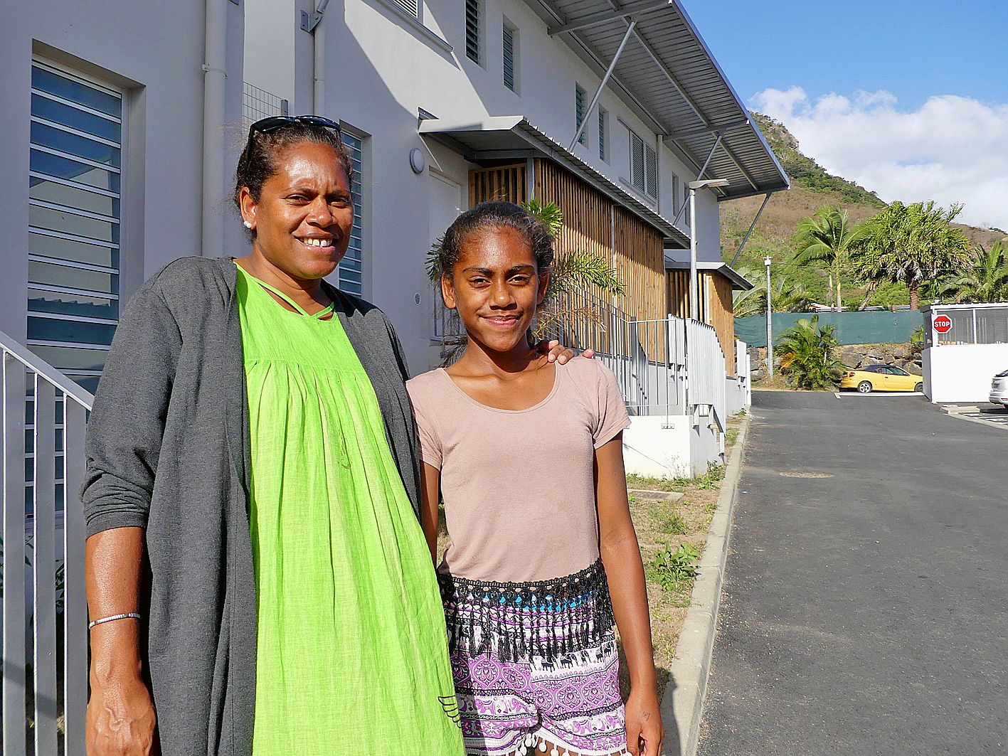 Jeanne Wassaumi, ses deux filles et son mari ont reçu leurs clés, vendredi dernier. Ils arrivent de la cité Pierre-Lenquette.