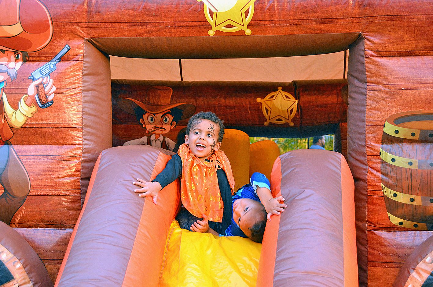 L’association des parents d’élèves de l’école maternelle L’Oasis, aux Erudits, a organisé une soirée ouverte à tous. Les châteaux gonflables y ont, semble-t-il, connu un franc succès.