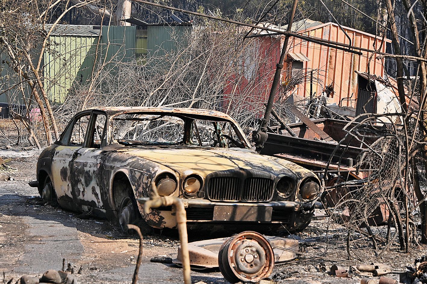 Les violents incendies ont détruit au moins 150 habitations, d’après un dernier bilan hier. Photo AFP